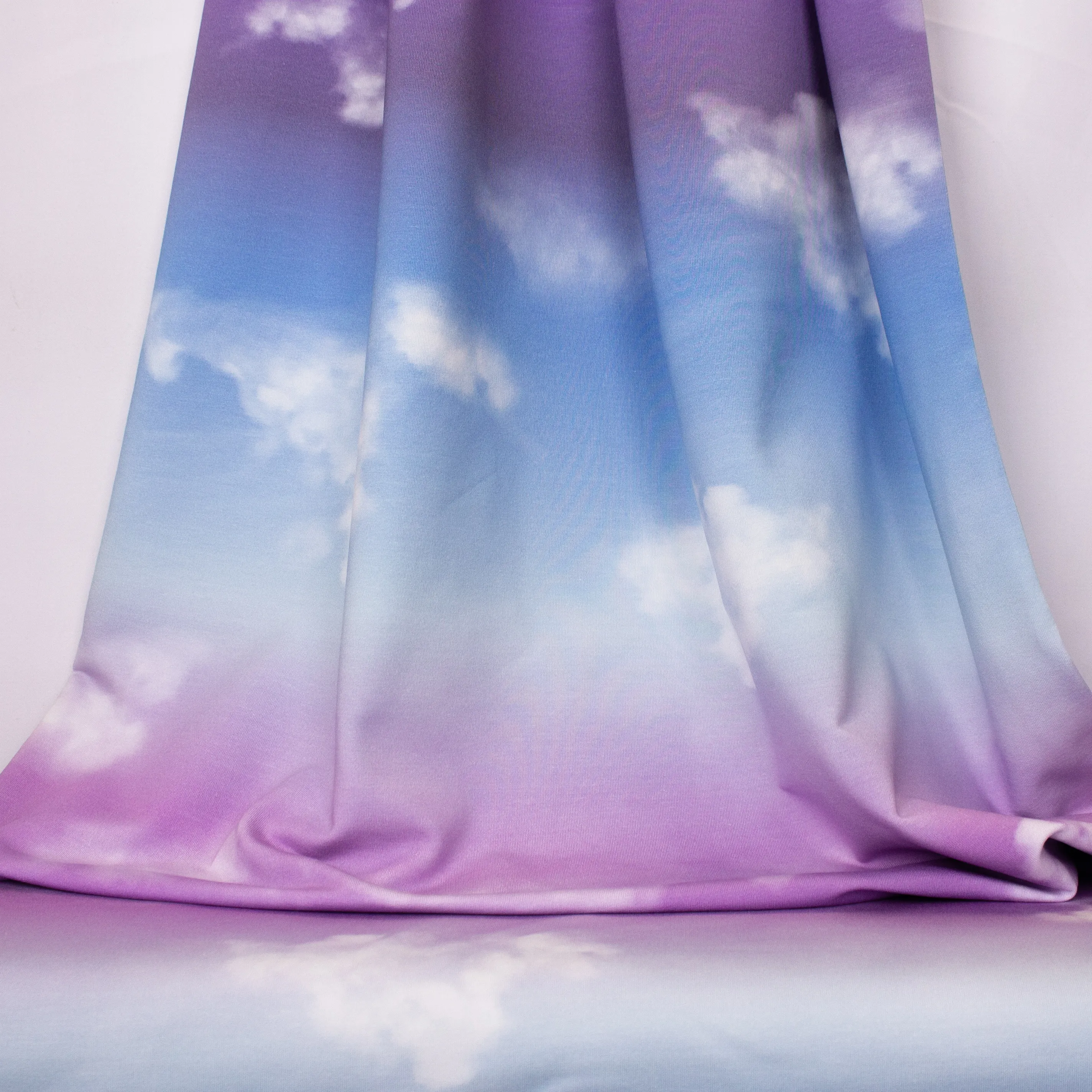 Tricot met wolken lucht print