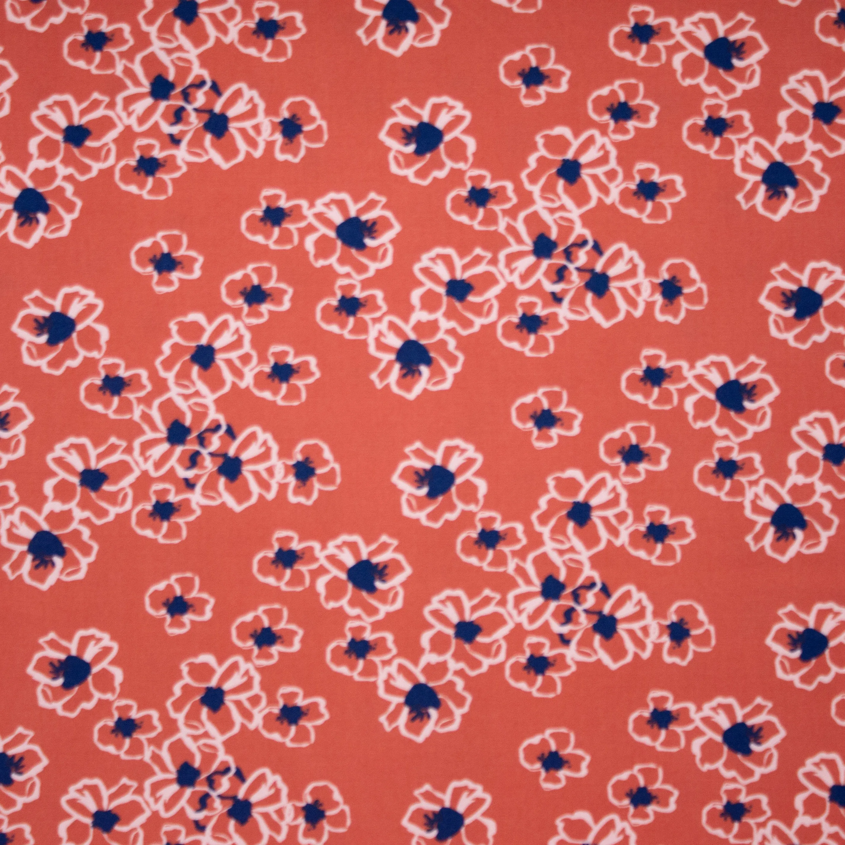 Roeste viscose met bloemen