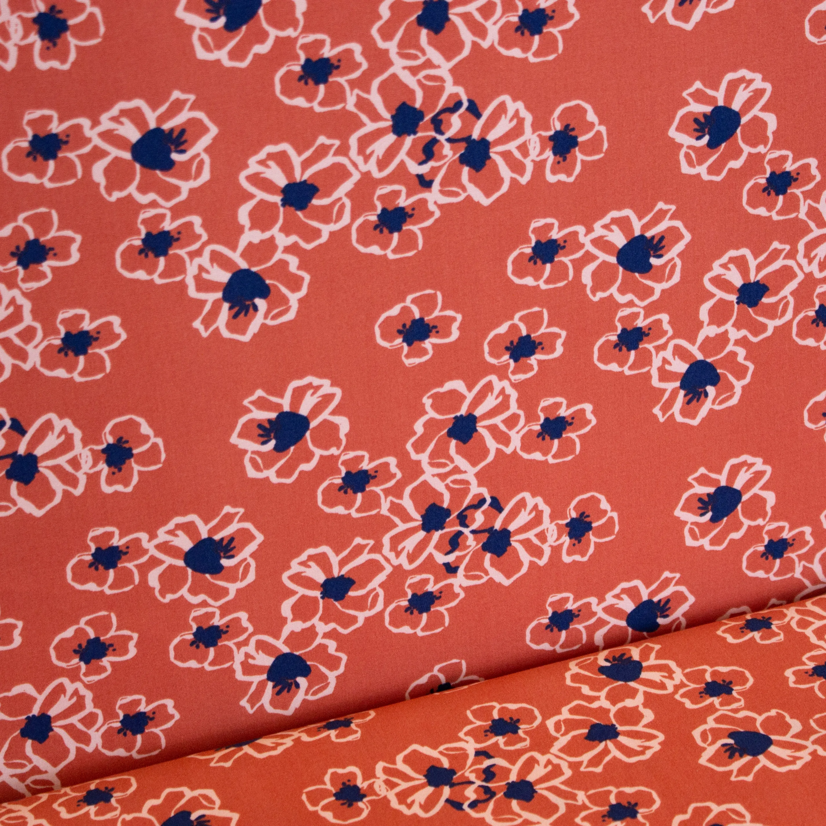 Roeste viscose met bloemen