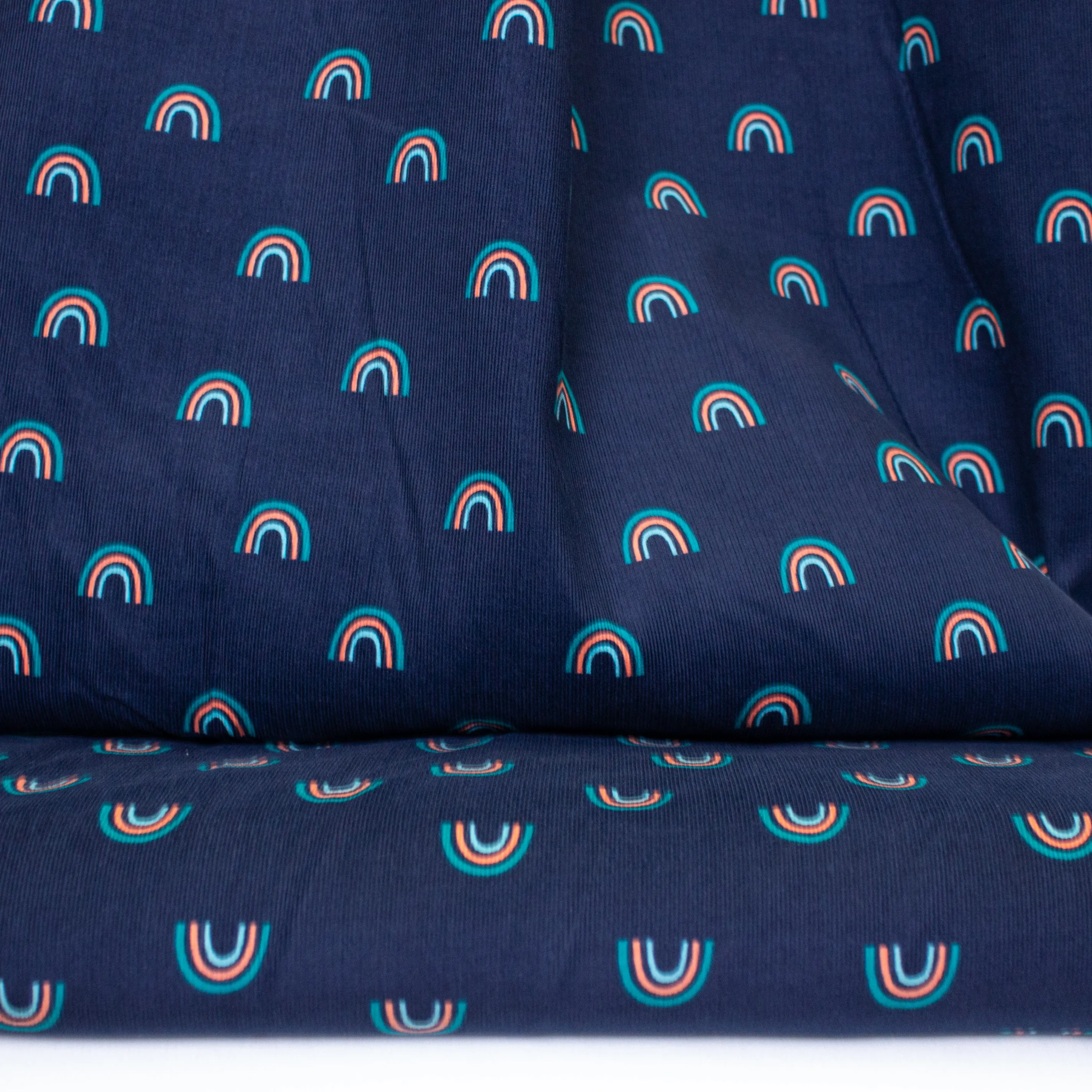 Blauwe ribfluweel met regenboogjes