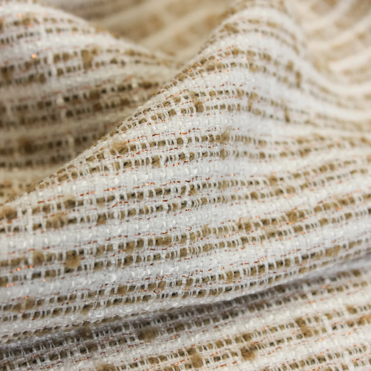 Chanelstof beige met rode lurex - Burda