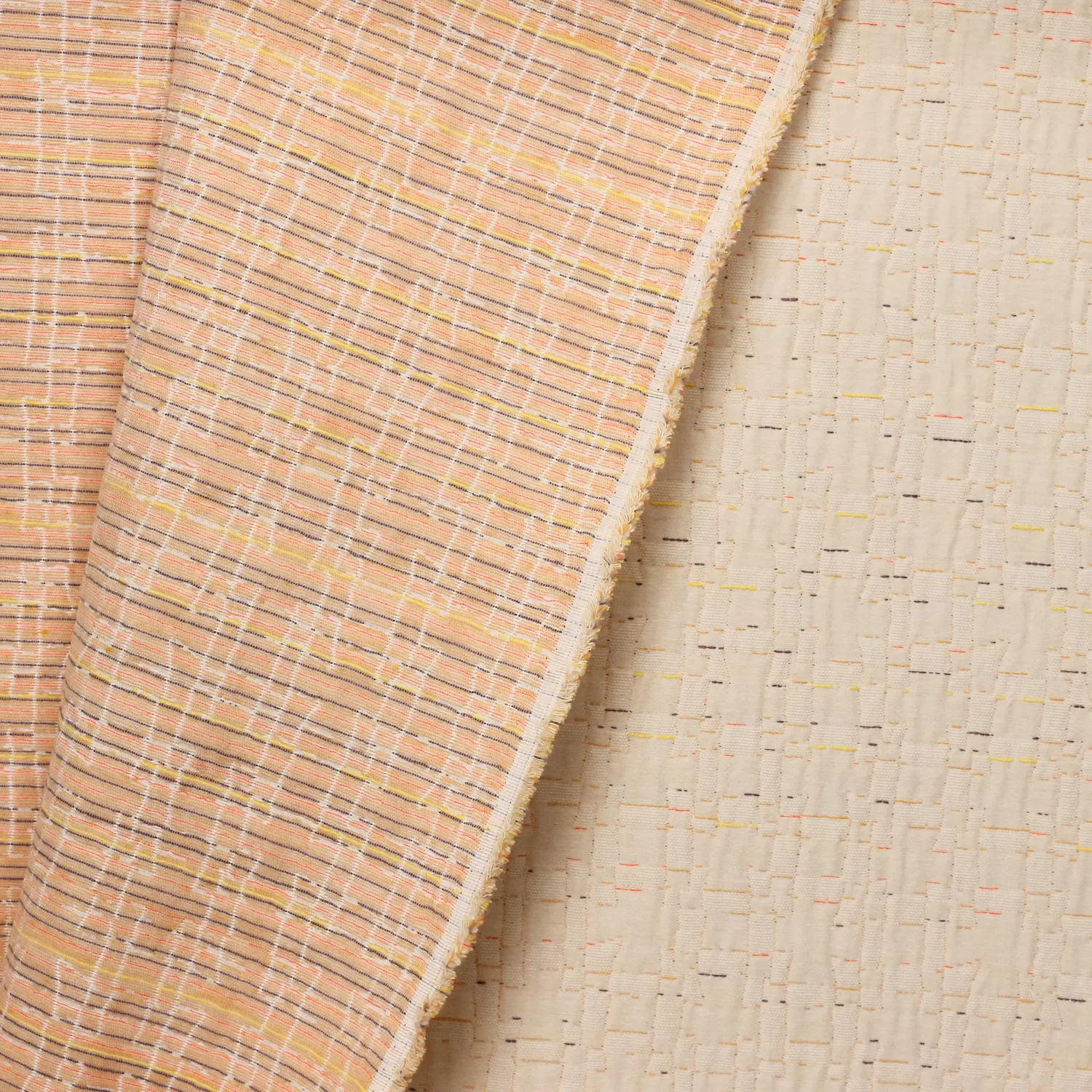 Jacquard dubbelzijdig  zalmroze met streepjes - Burda