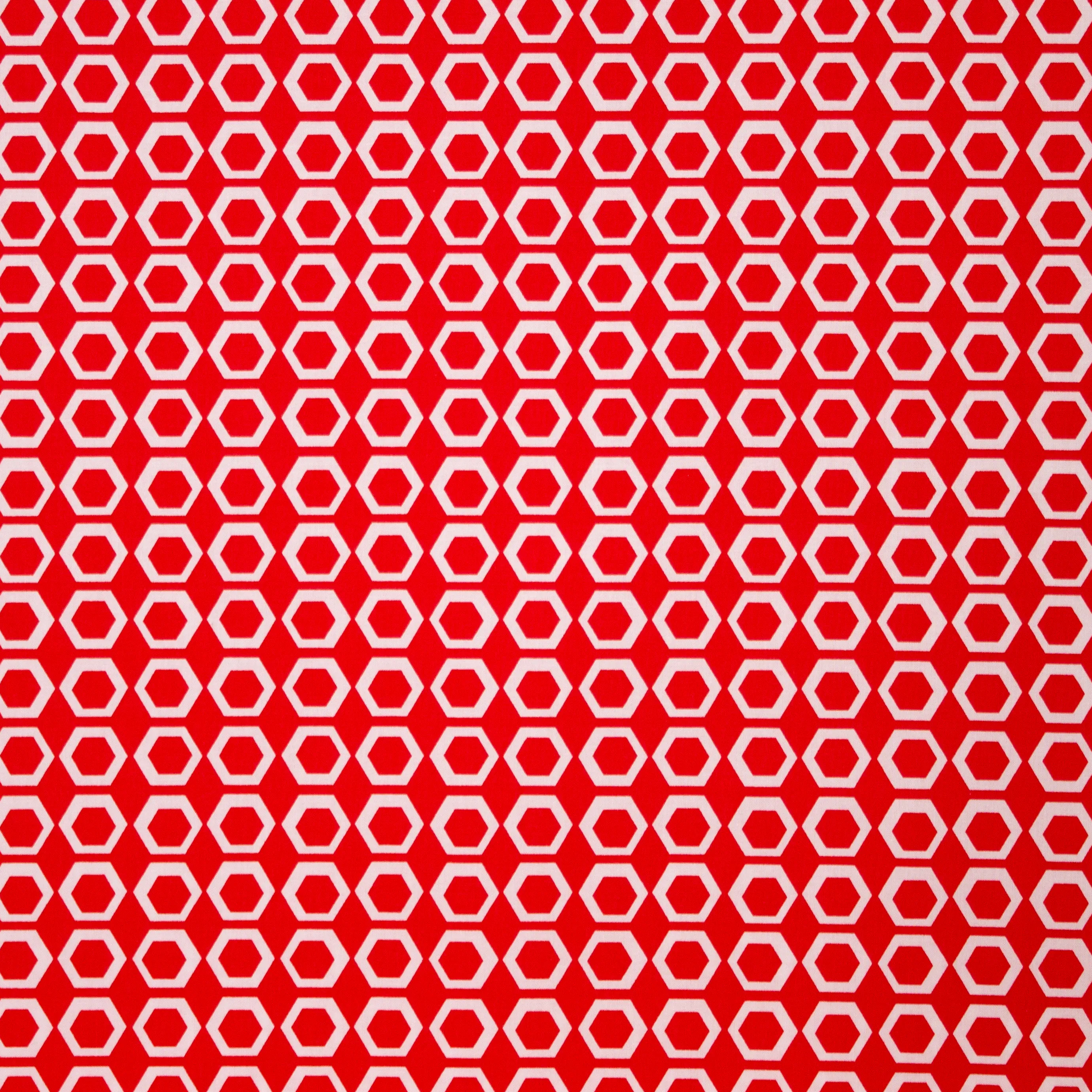 Rode Katoen met Witte Hexagons