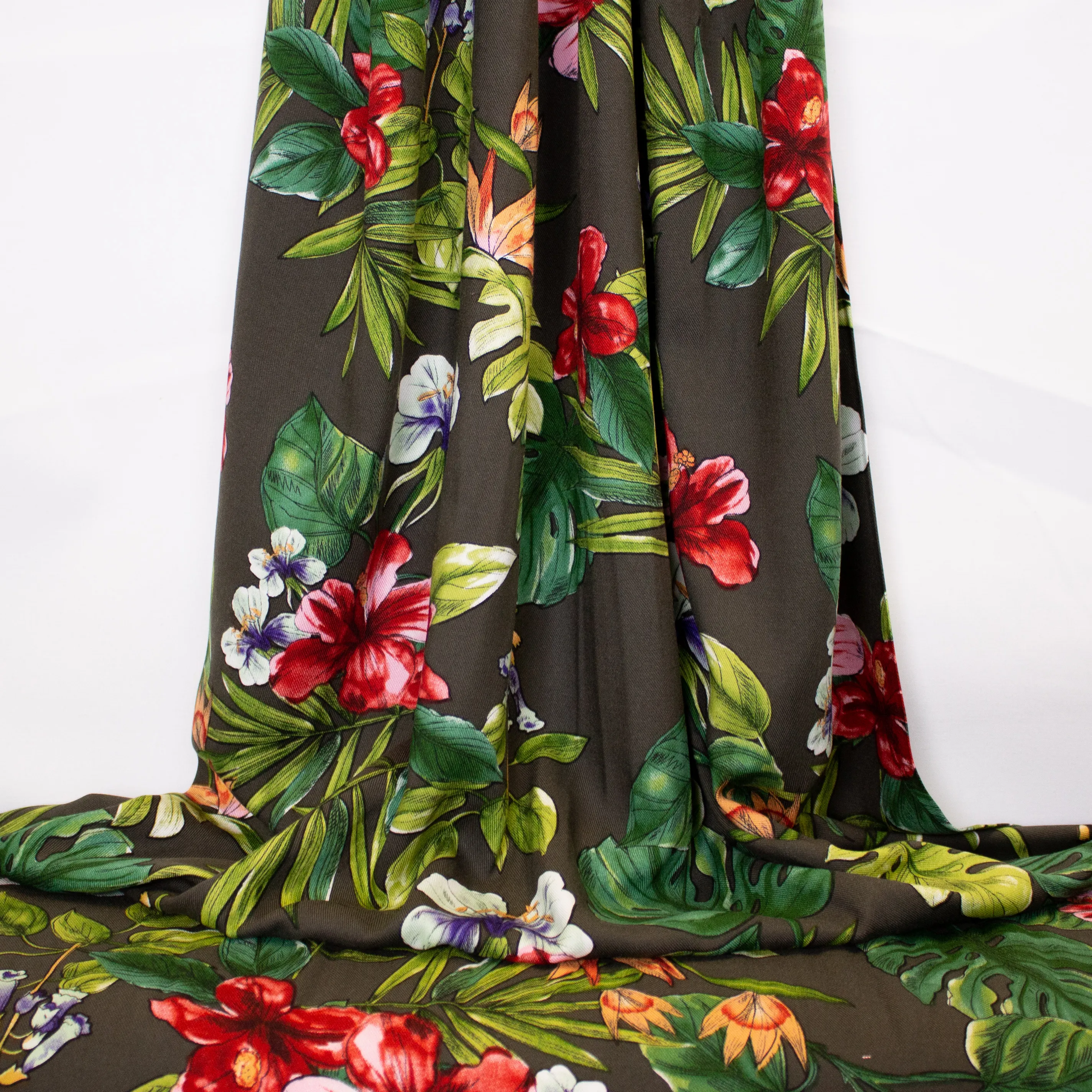Zwarte viscose met veelkleurige bloemen - Stitched by You