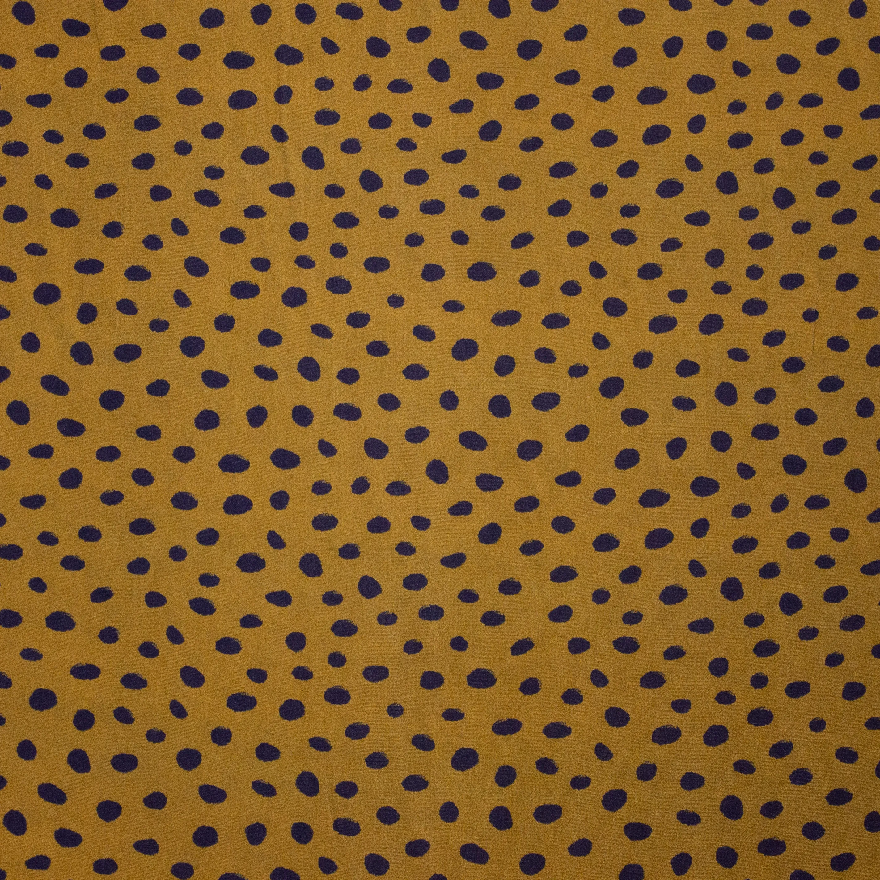 Bruine viscose met zwarte bolletjes