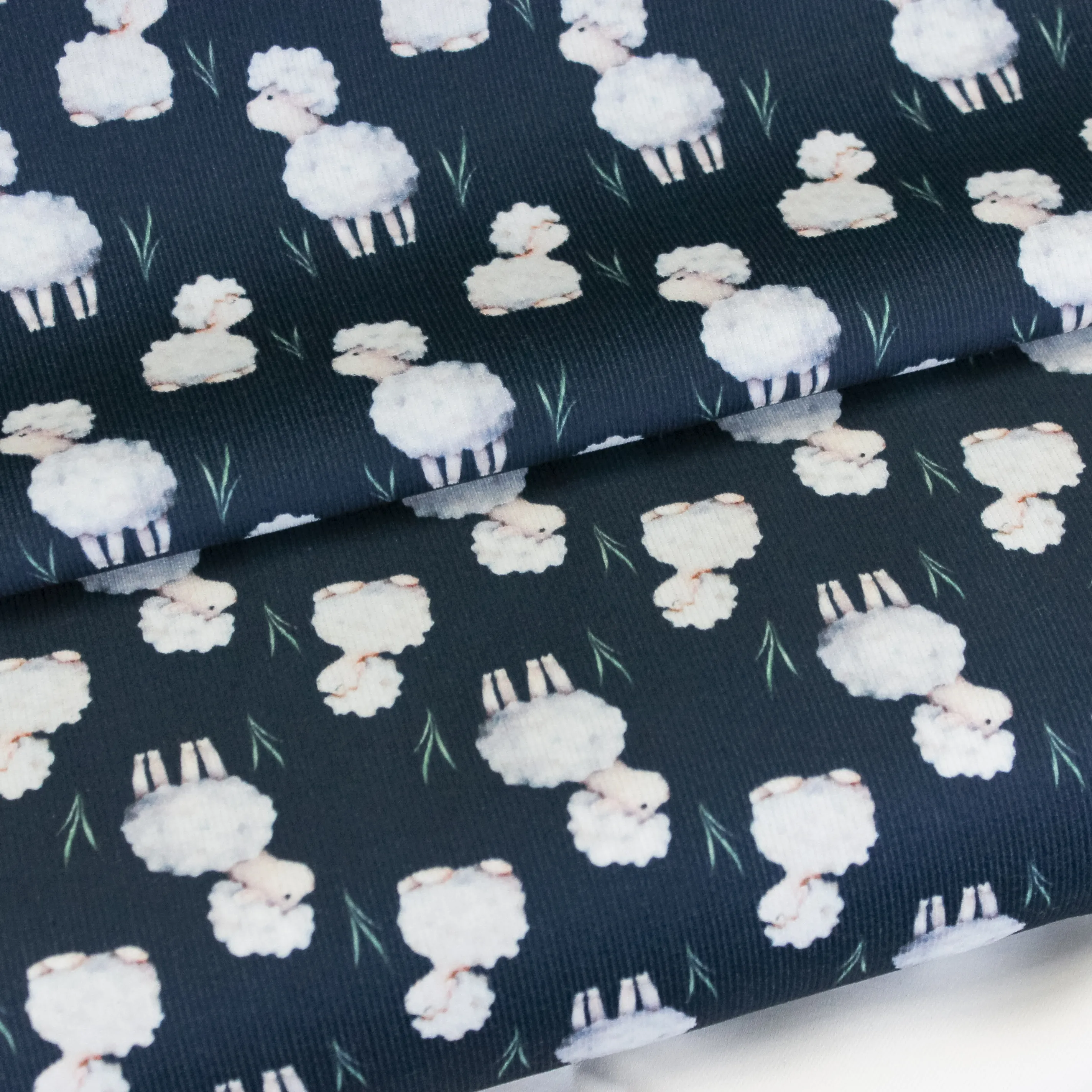 Donkerblauwe ribfluweel met schapen