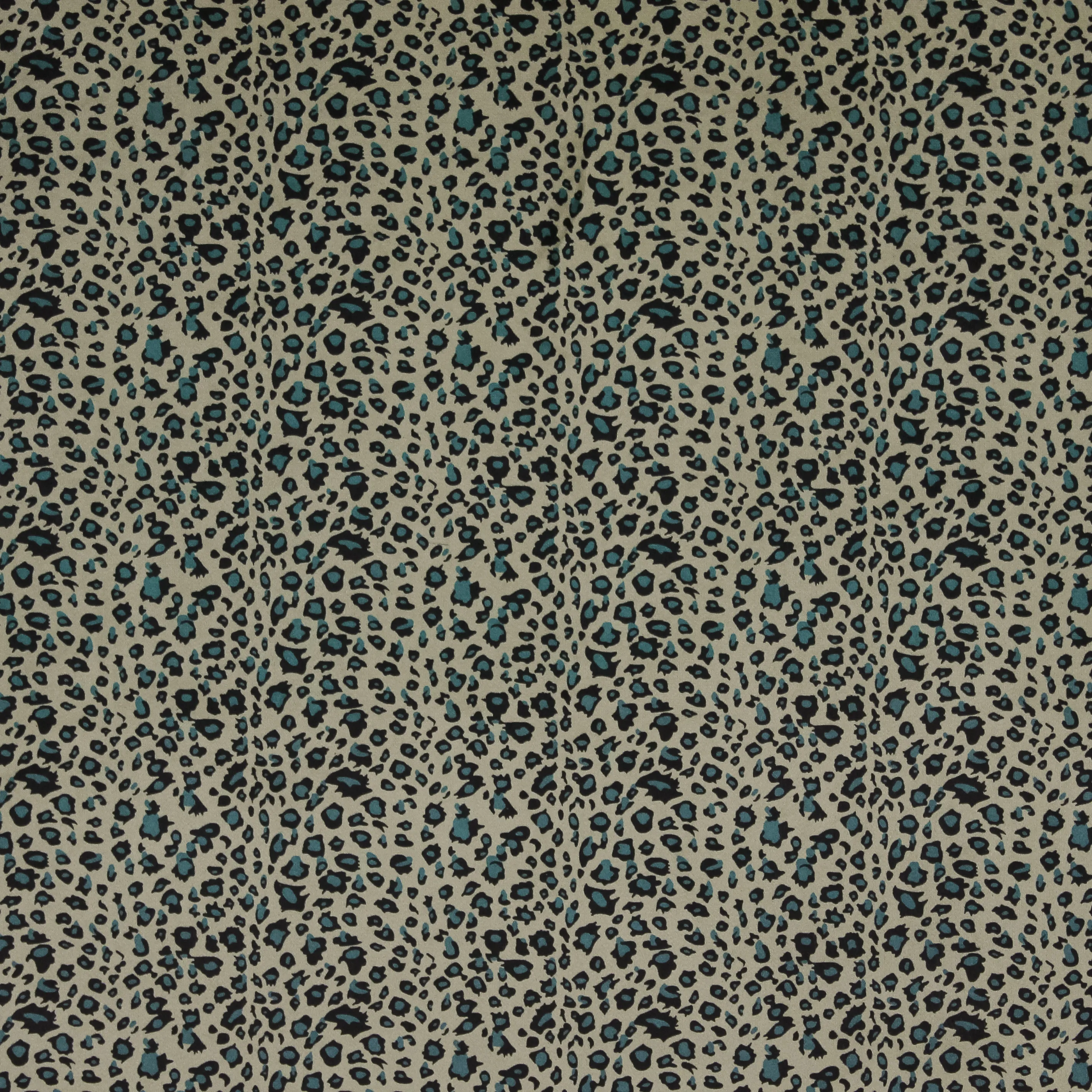 Beige daim met blauw luipaard patroon