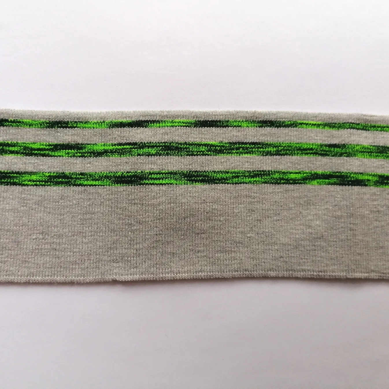 Grijze cuff (boordstof) met fluo groene/zwarte strepen