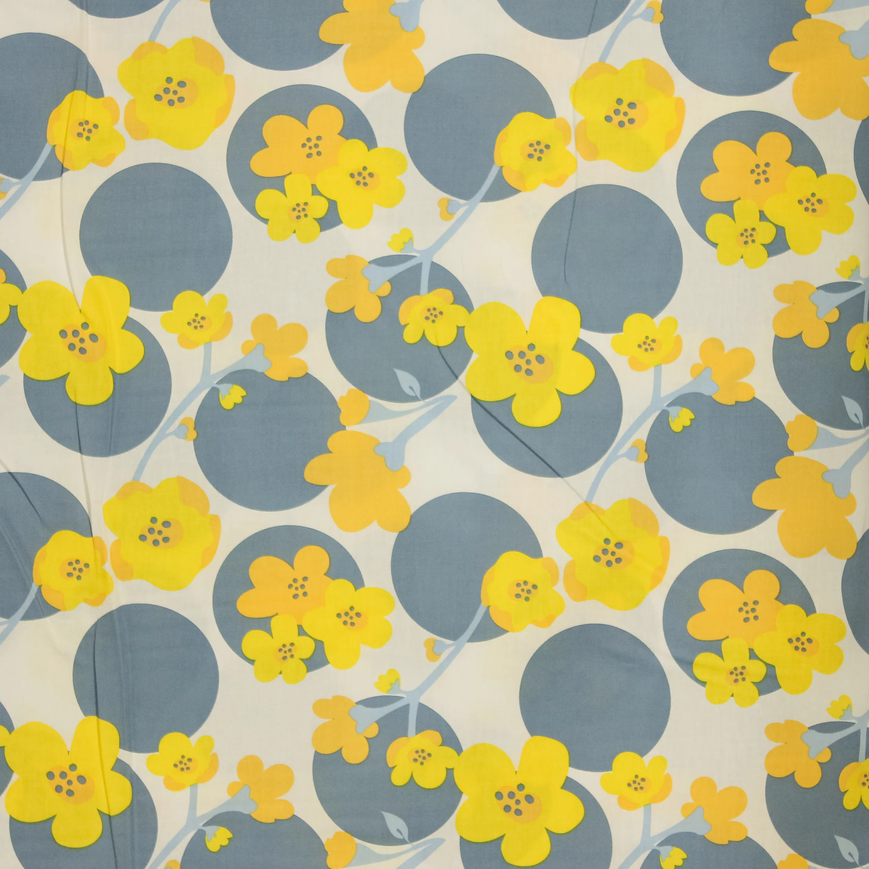 Witte Katoen met Blauwe Bollen en Gele Bloemen