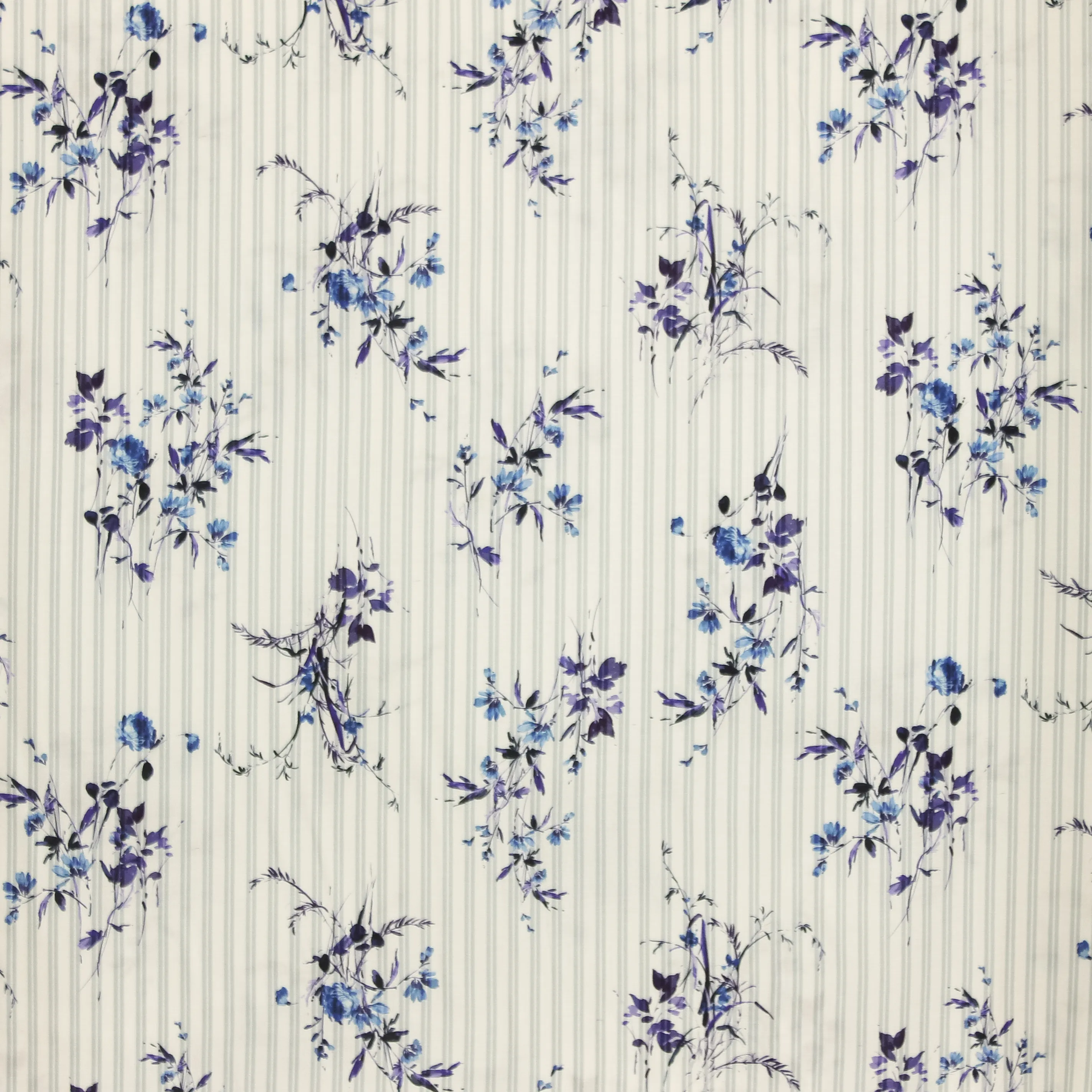 Witte viscose met strepen en blauwe bloemetjes Burda collectie lente-zomer 2022