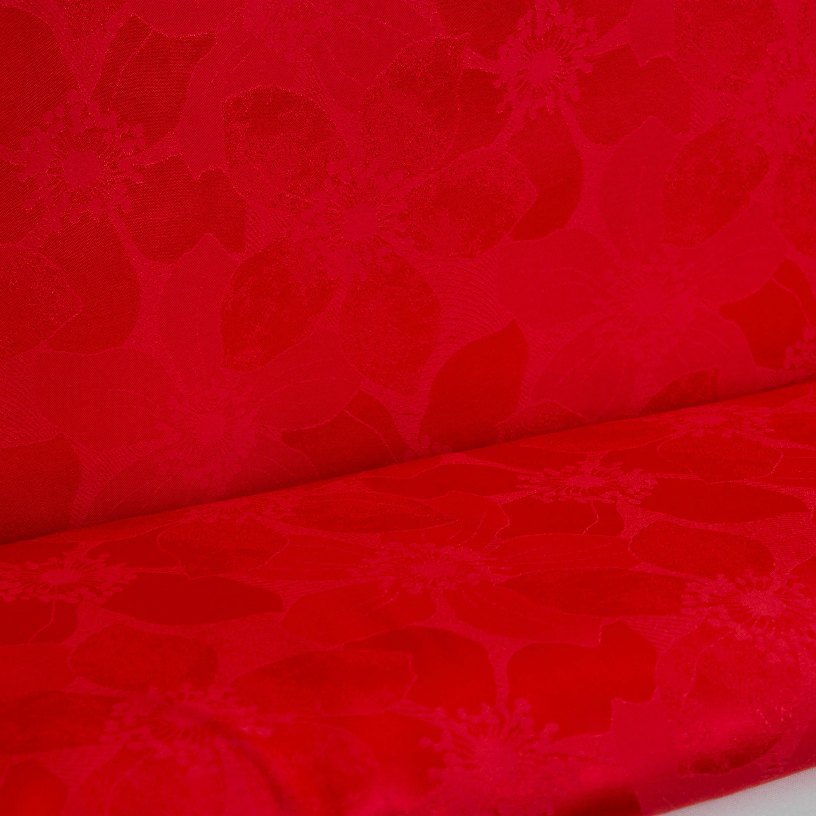 Satijn jacquard rood met bloemen