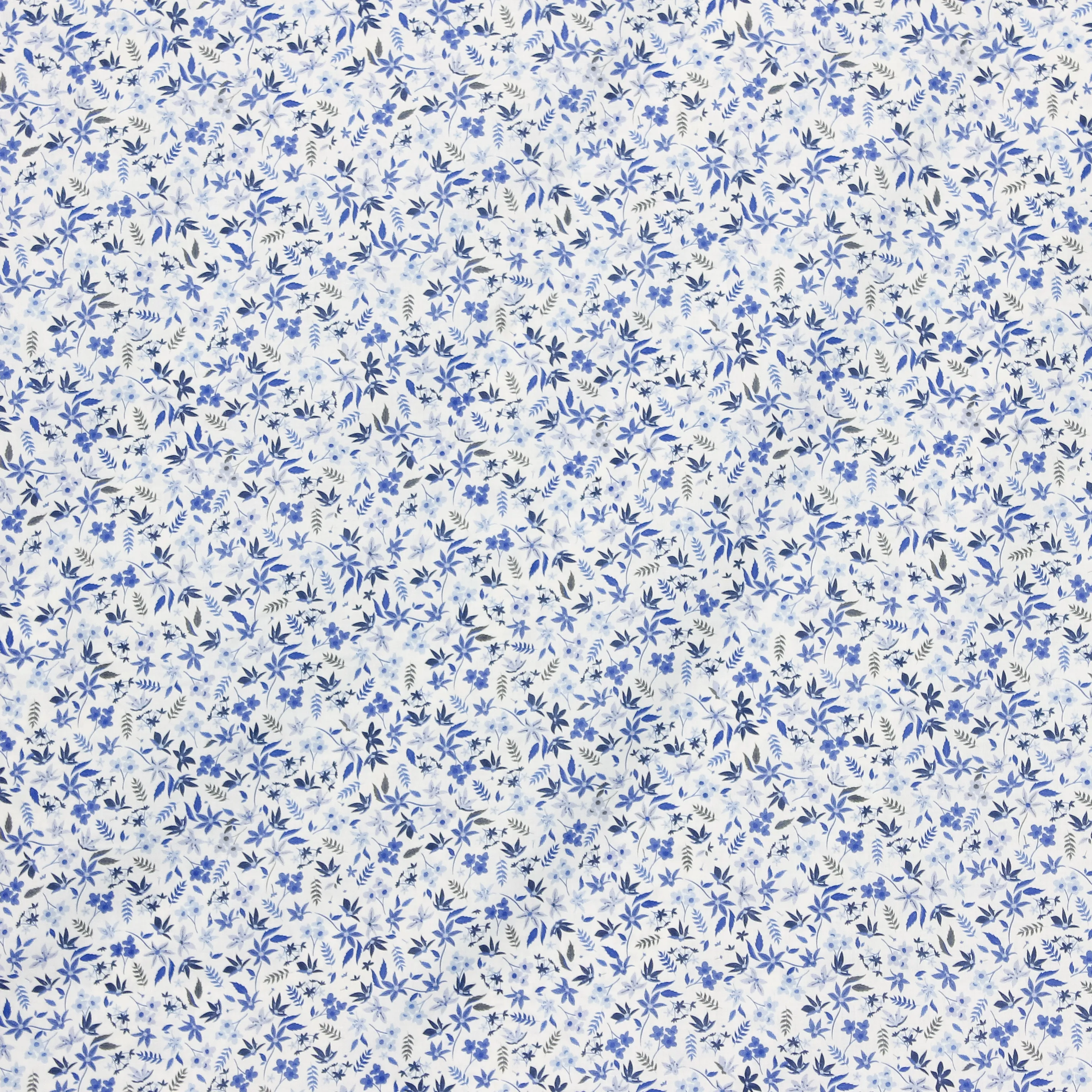 Fijne katoen wit met kleine blauwe bloemetjes en blaadjes 'Digital flower collection'