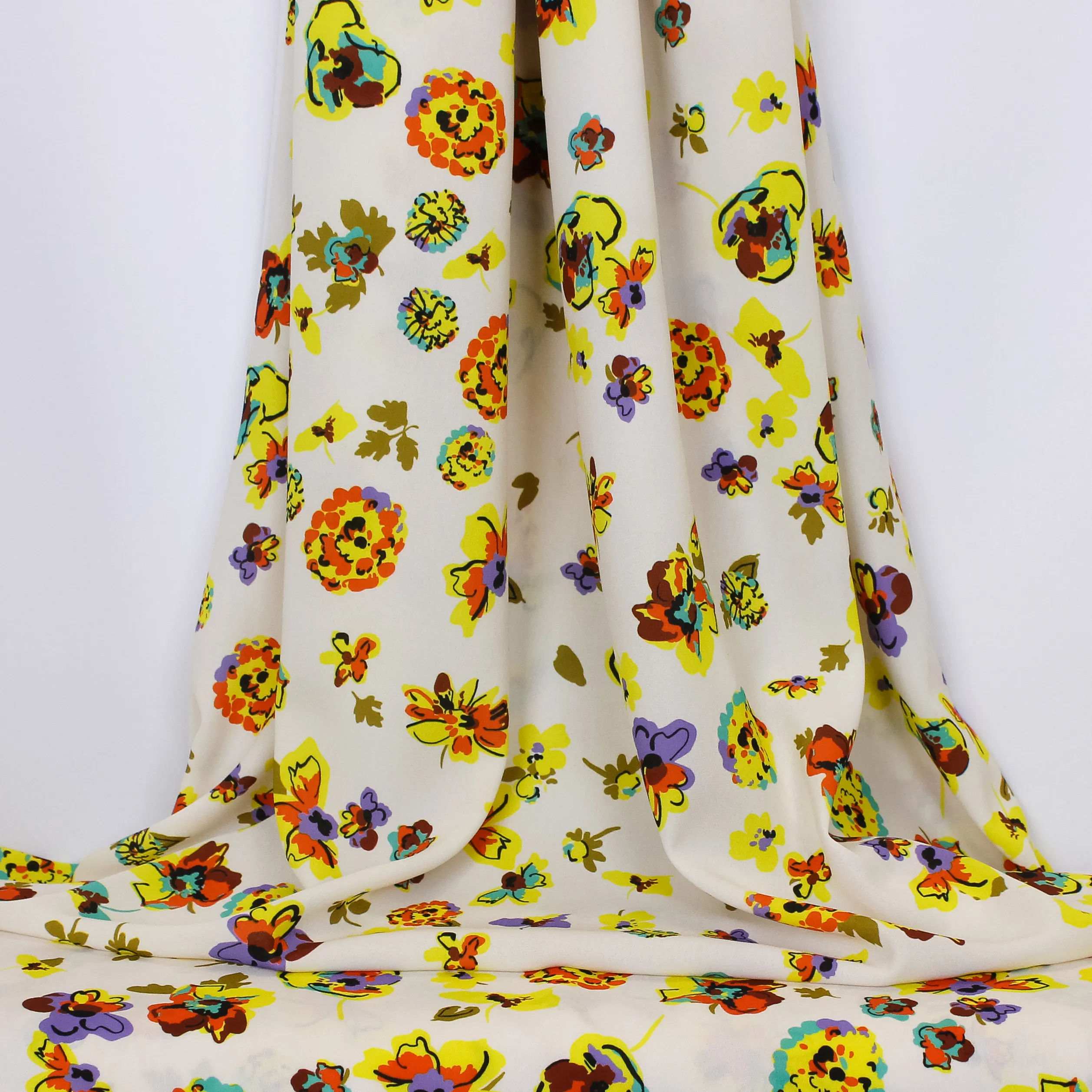 Polyester crêpe ecru met bloemen miroglio print