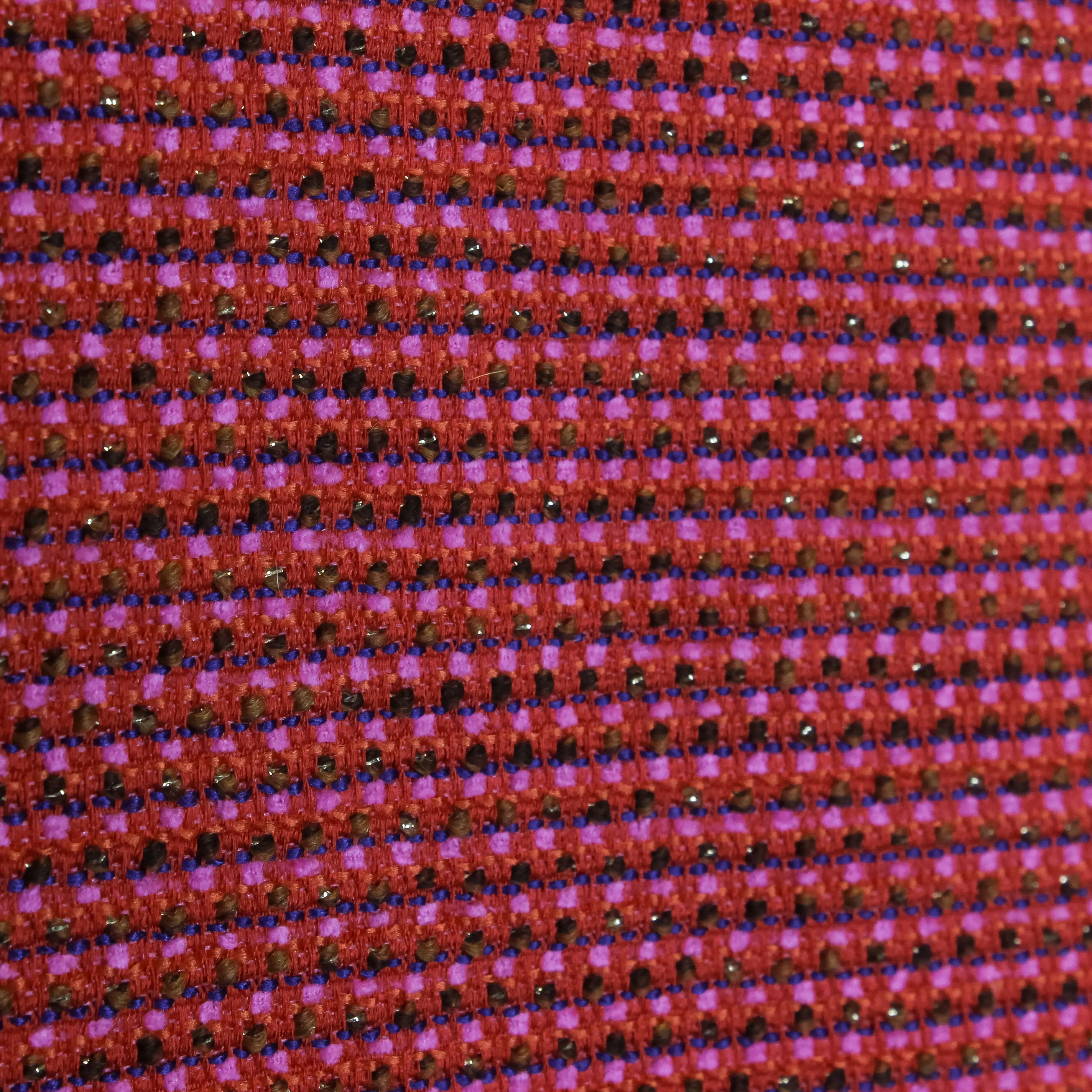 Jacquard fuchsia met opgenaaide bolletjes en lurex draad