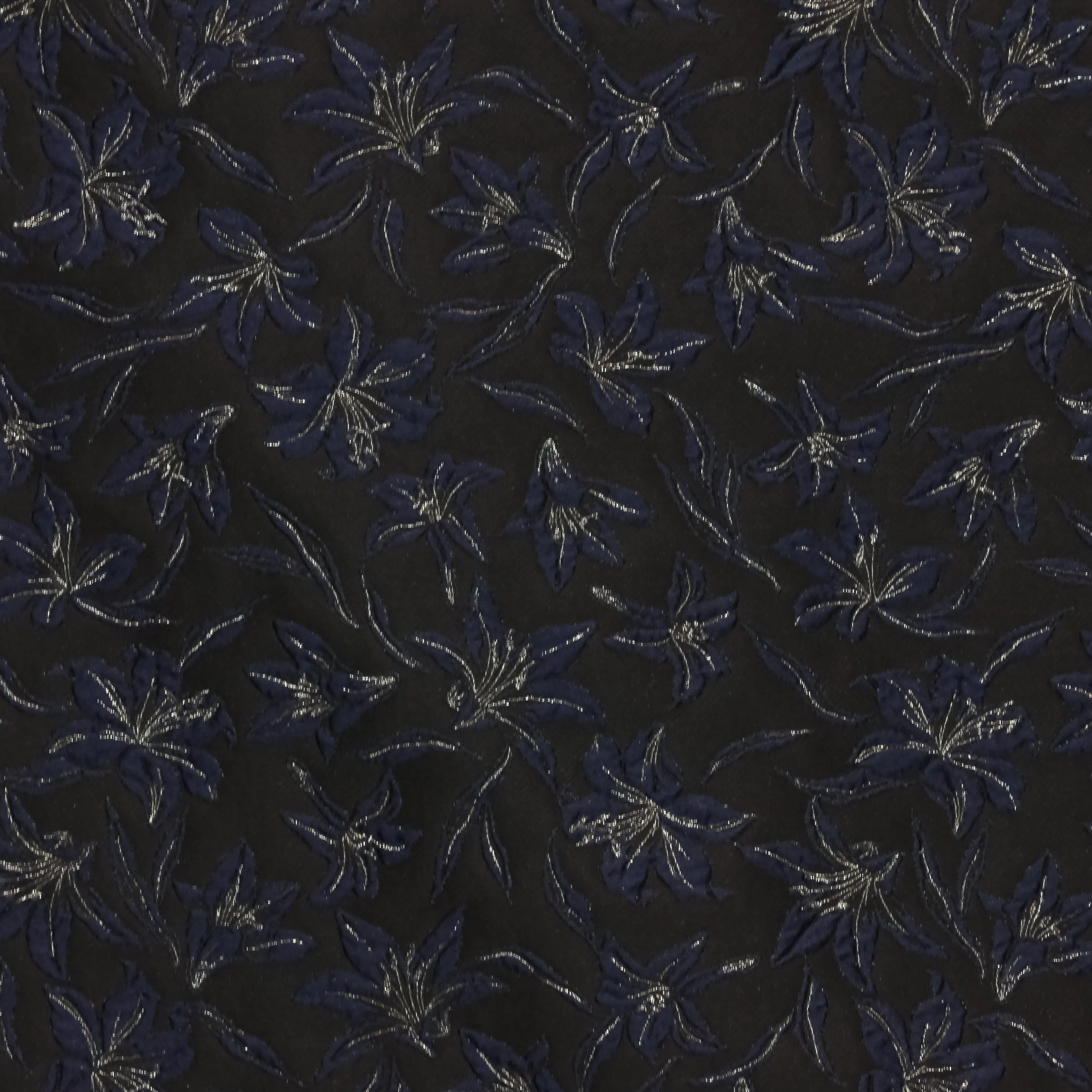 Jacquard zwart met blauwe bloemen en lurex draad