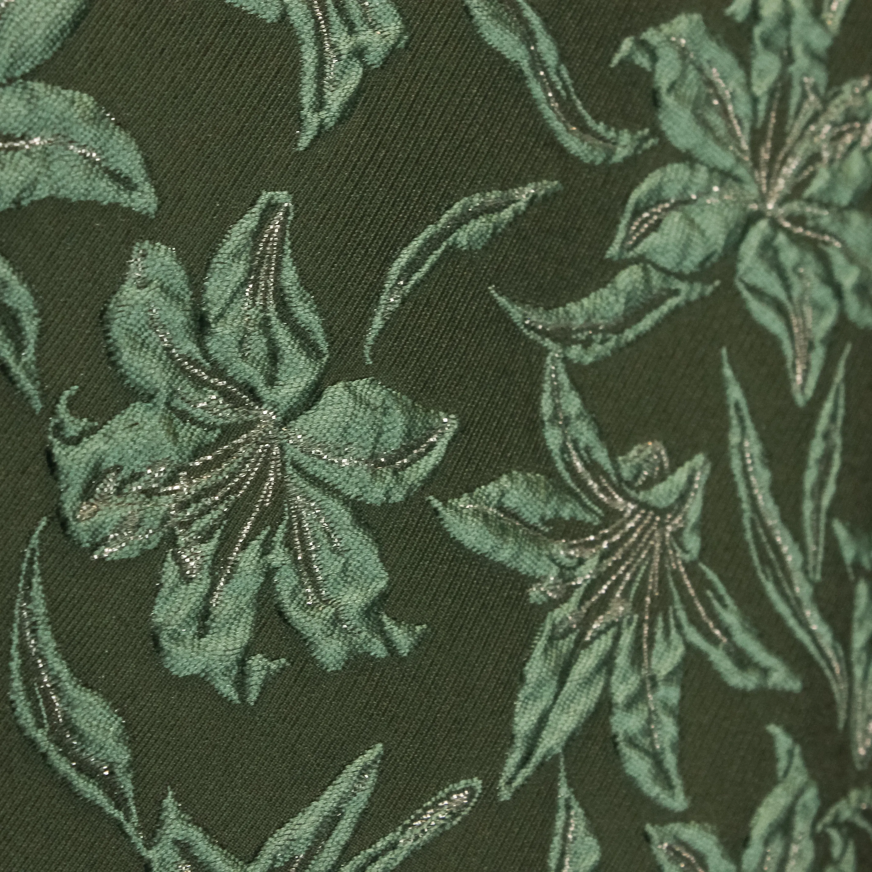 Jacquard groen met bloemen en lurex draad