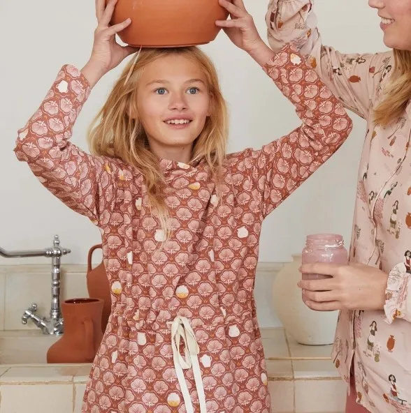 Sweaterstof bruin met bloemen en potten - Katia Fabrics