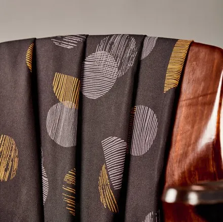Viscose ecovero zwart met gele abstracte bollen - Atelier Brunette