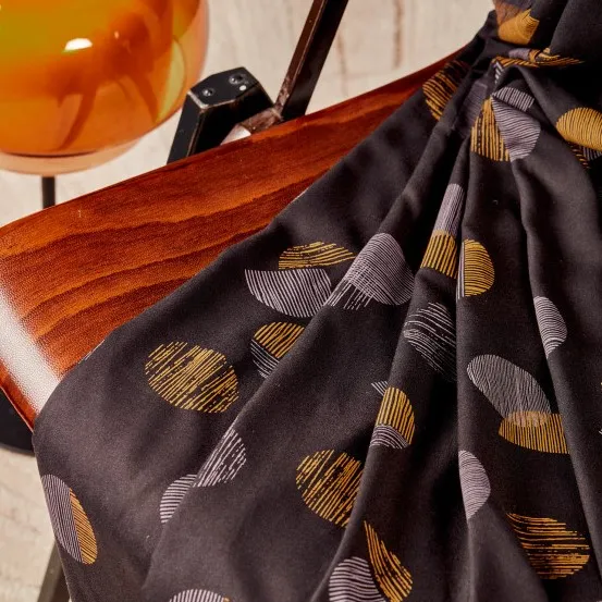 Viscose ecovero zwart met gele abstracte bollen - Atelier Brunette