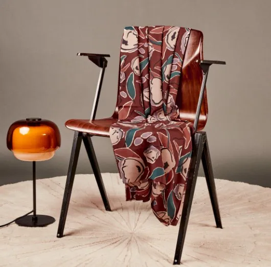 Viscose ecovero bordeaux met bloemen - Atelier Brunette