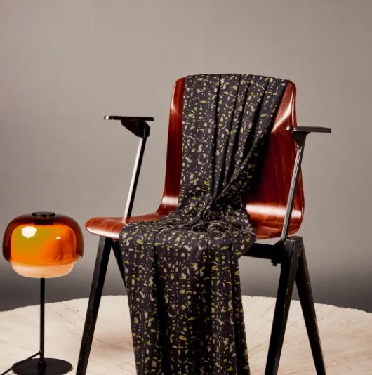 Lenzing ecovero roodbruin met abstracte figuren - Atelier Brunette