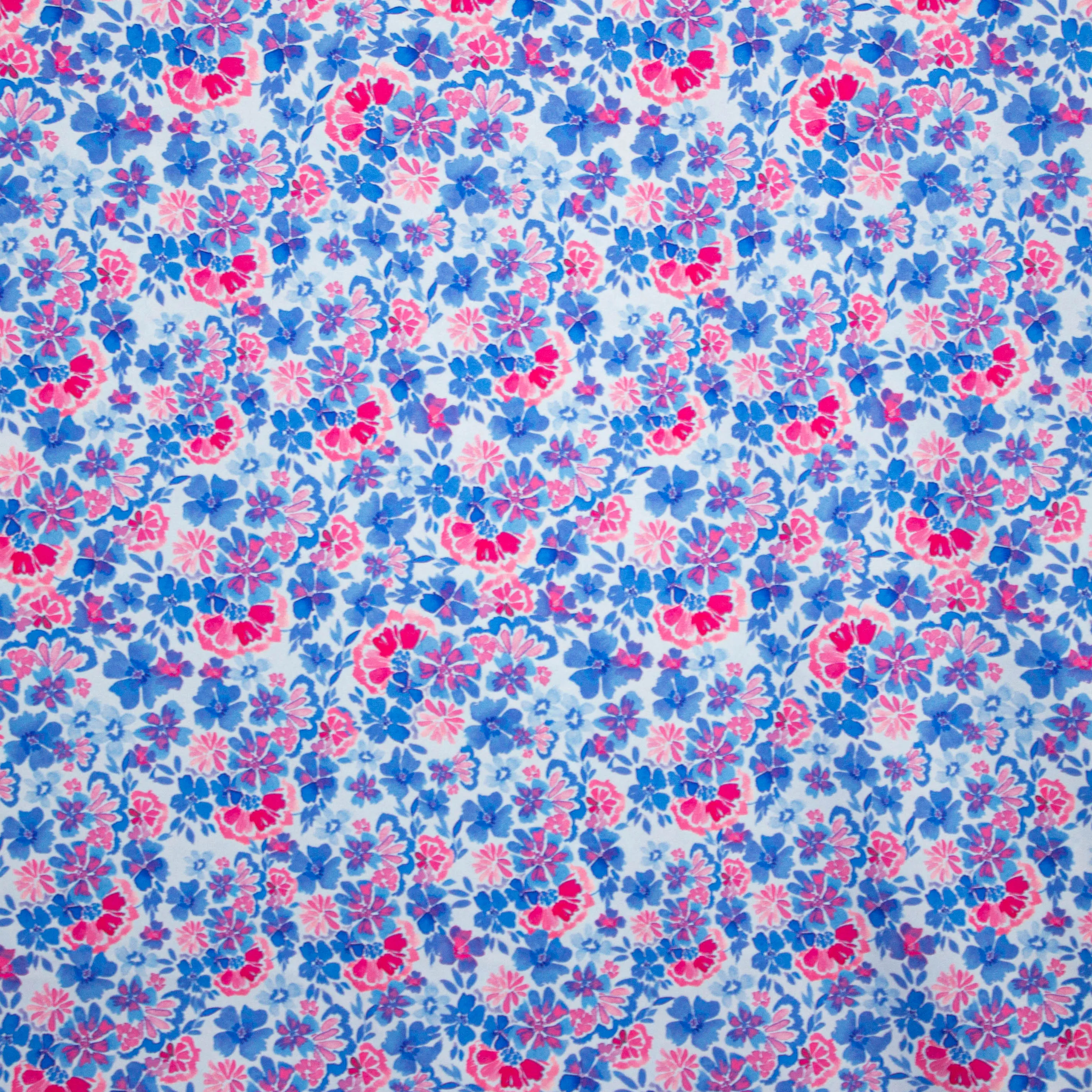 Satijn polyester met blauwe en roze bloemen - A La Ville