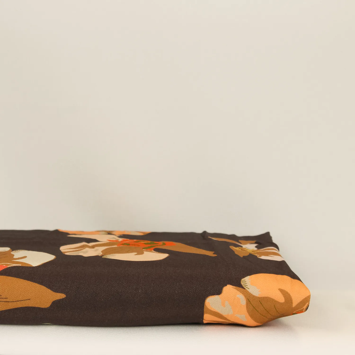 Viscose bruin met orchideeën - Knipmode