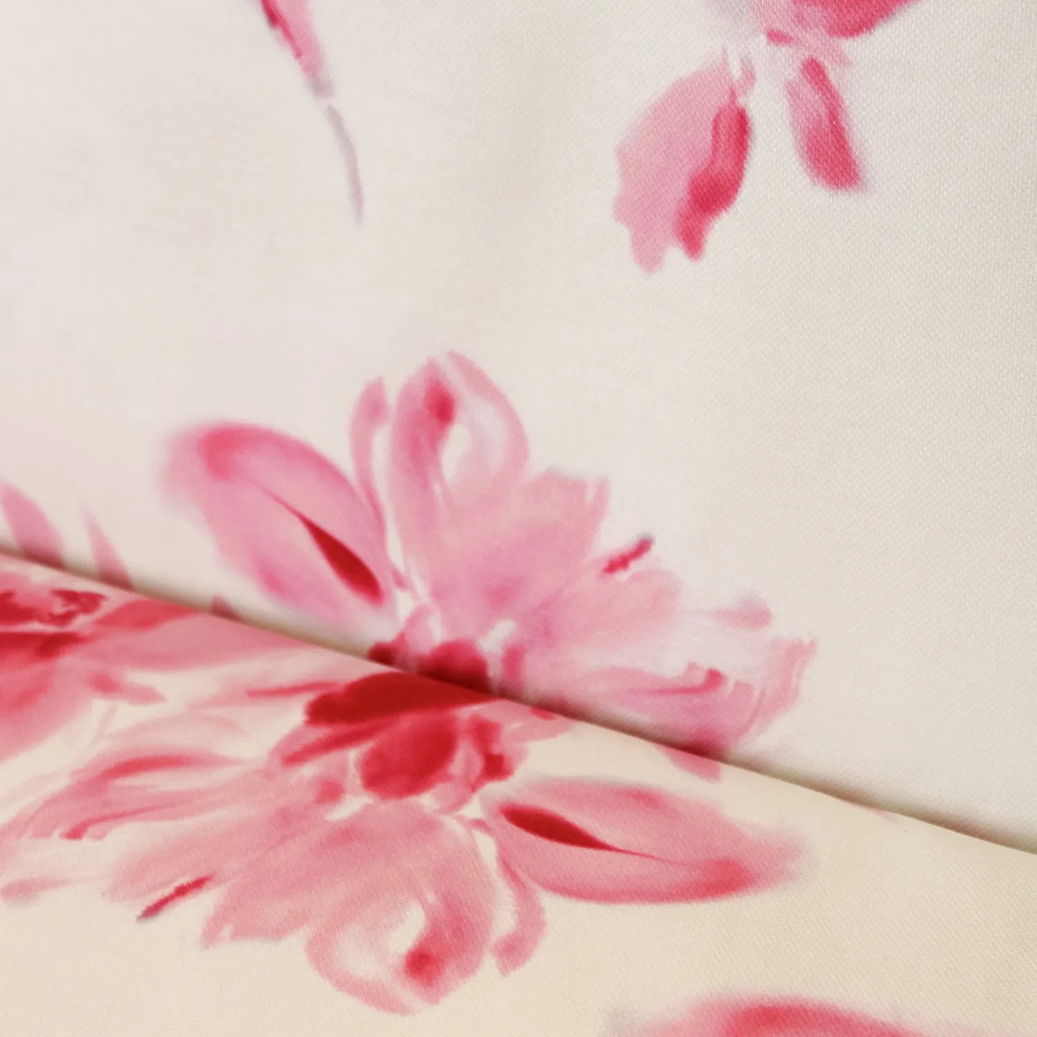 Katoen wit met roze bloemen