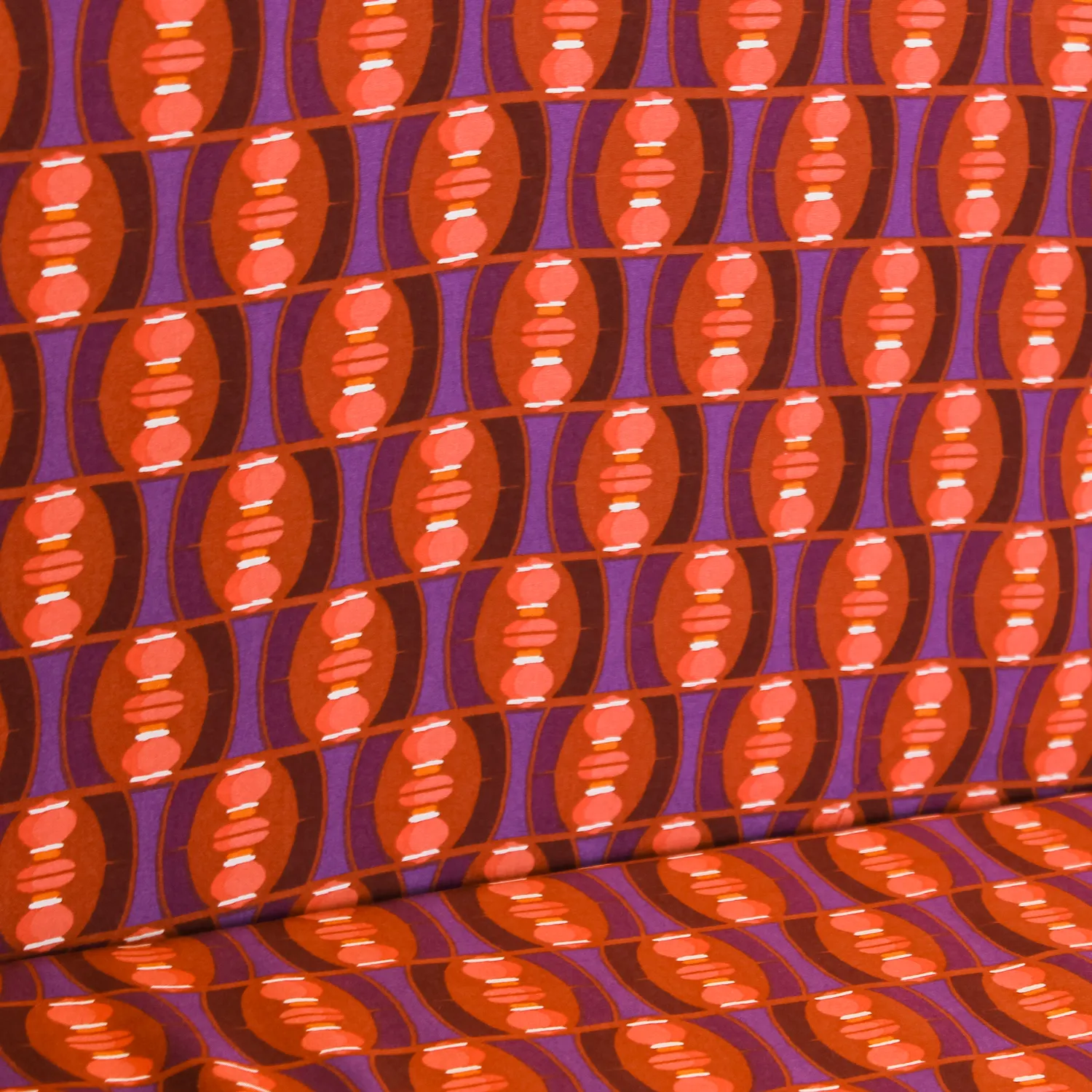 Viscose violet met bruin/oranje patroon   - Burda