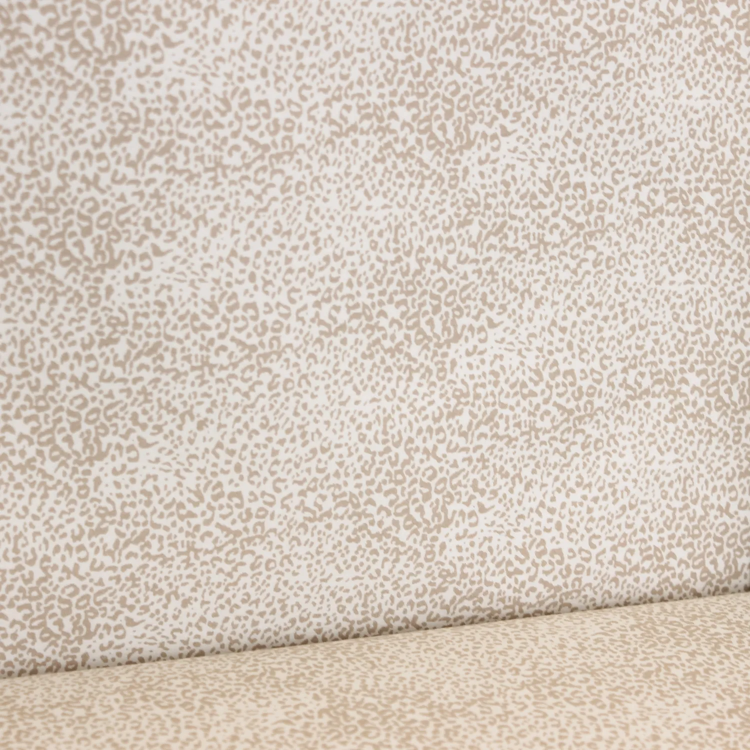 Stretch viscose wit met klein bruin luipaardpatroon