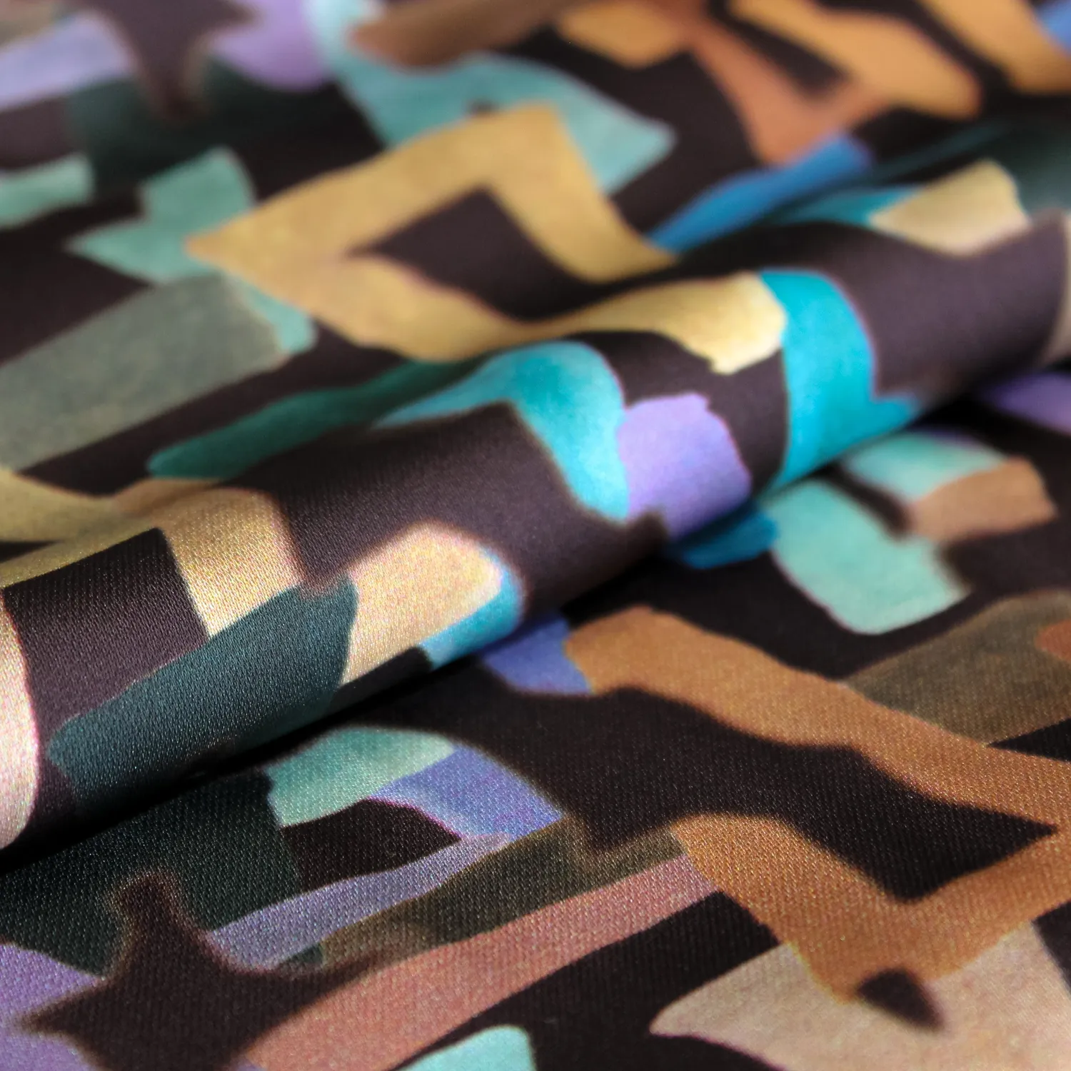 Viscose bruin met abstracte vormen