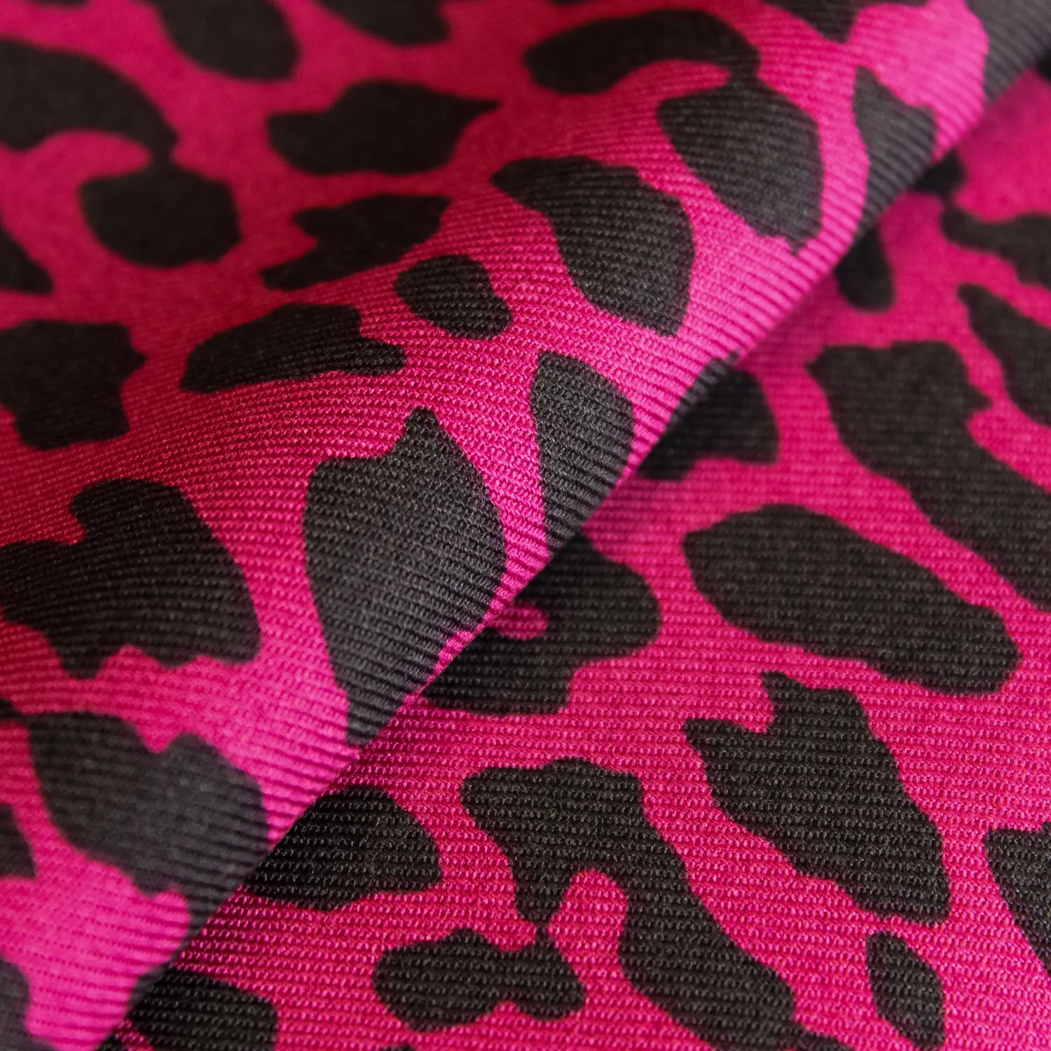 Viscose roze met luipaardprint