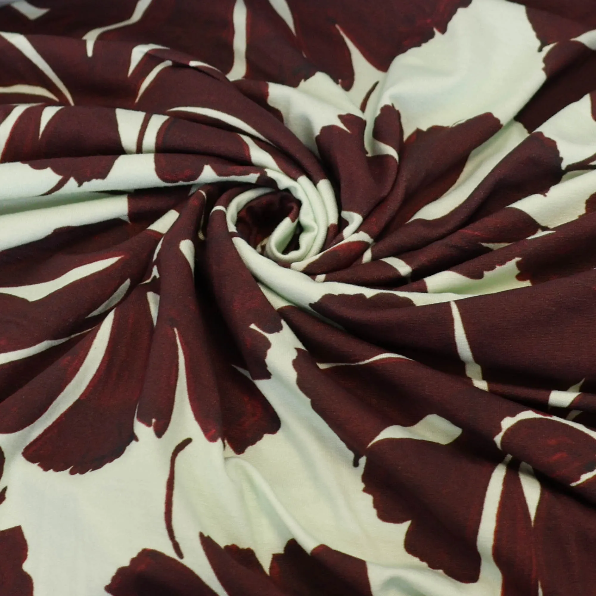 Tricot wit met bordeaux bloemen - Burda