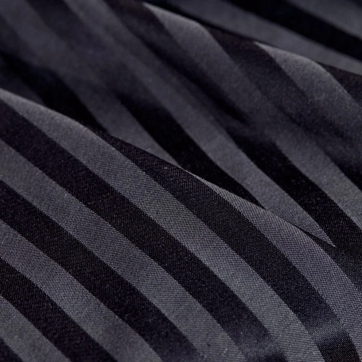 Ecovero viscose Dobby stripes night zwart - Atelier Brunette