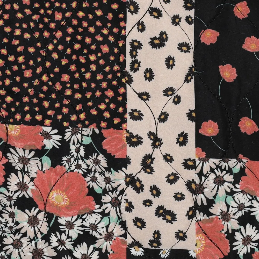 Matelassé zwart, roos met bloemen - Poppy