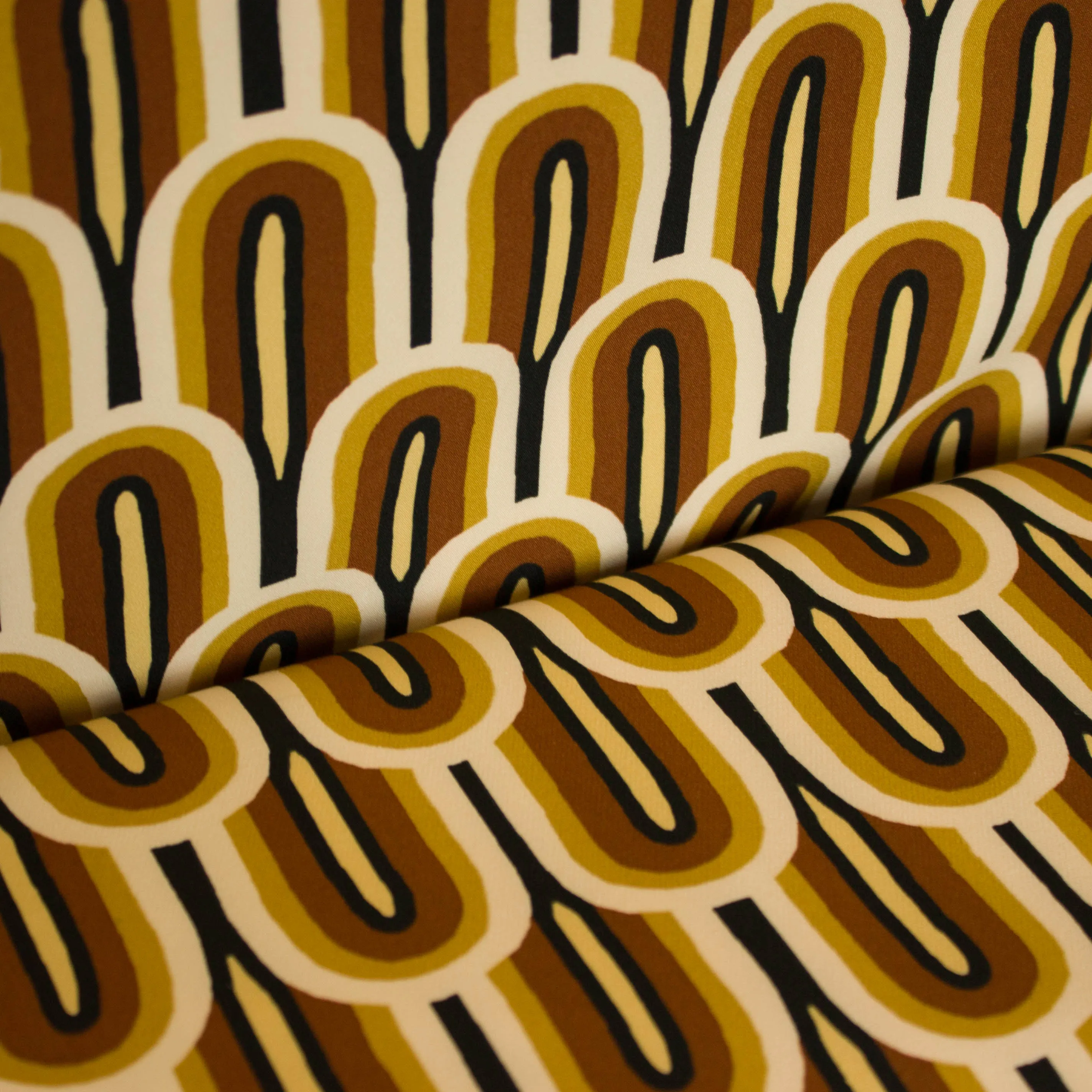 Polyester licht elastisch met geel gekleurd bogenpatroon - A La Ville