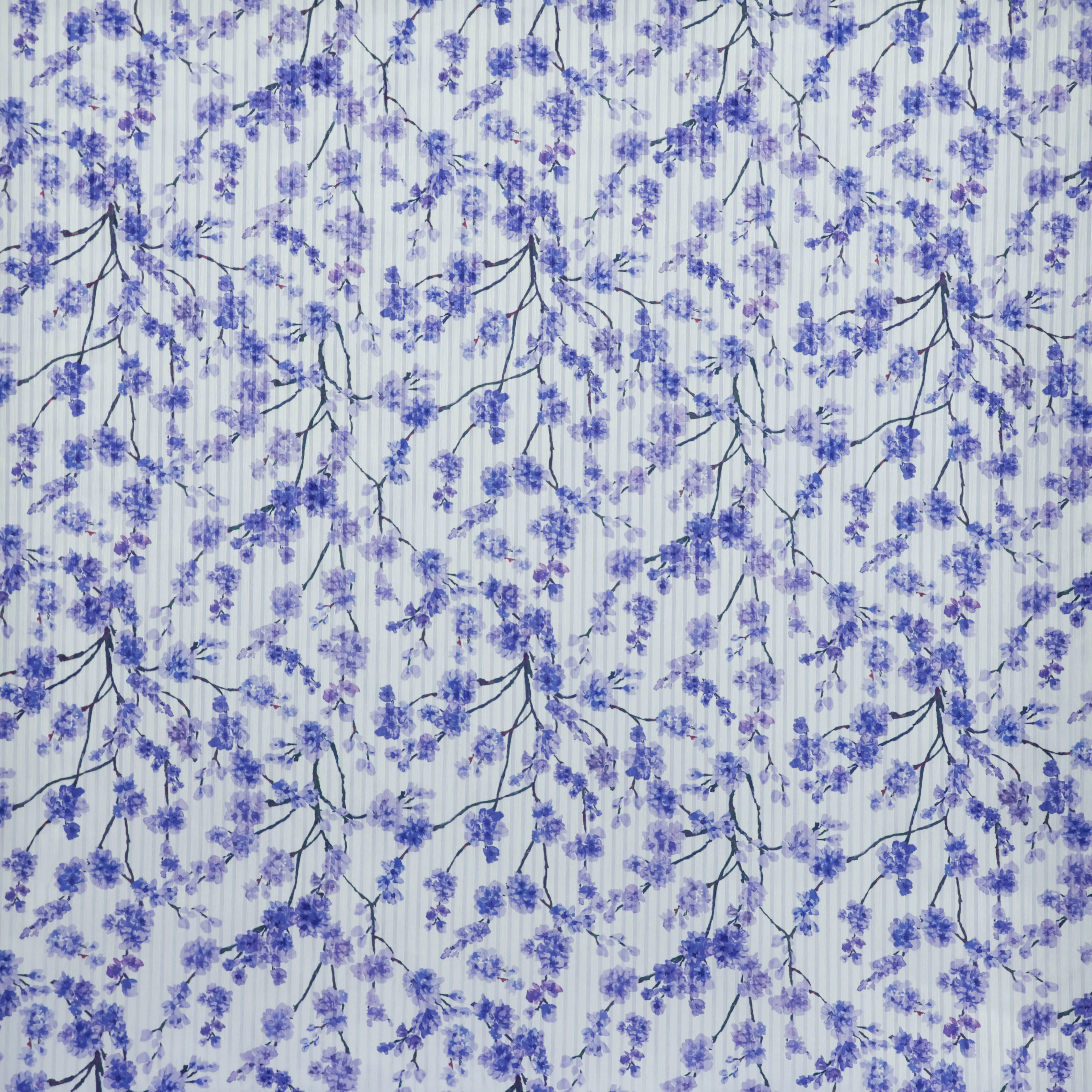 Voile blauwpaars met bloemetjes - Knipmode