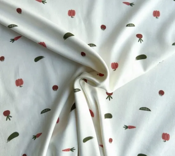 Tricot gebroken wit met groentjes - B*Trendy