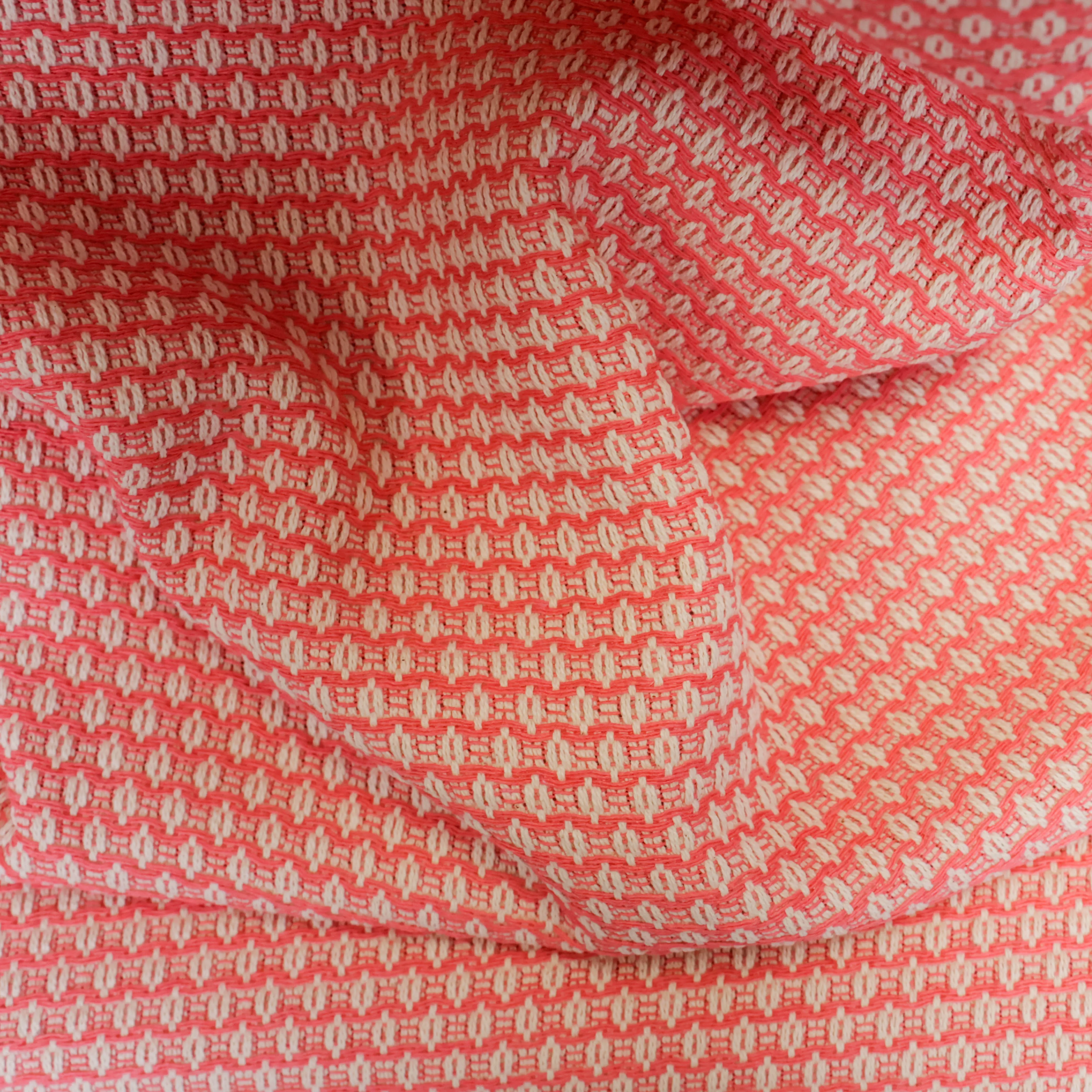 Chanelstof roze met wit patroon