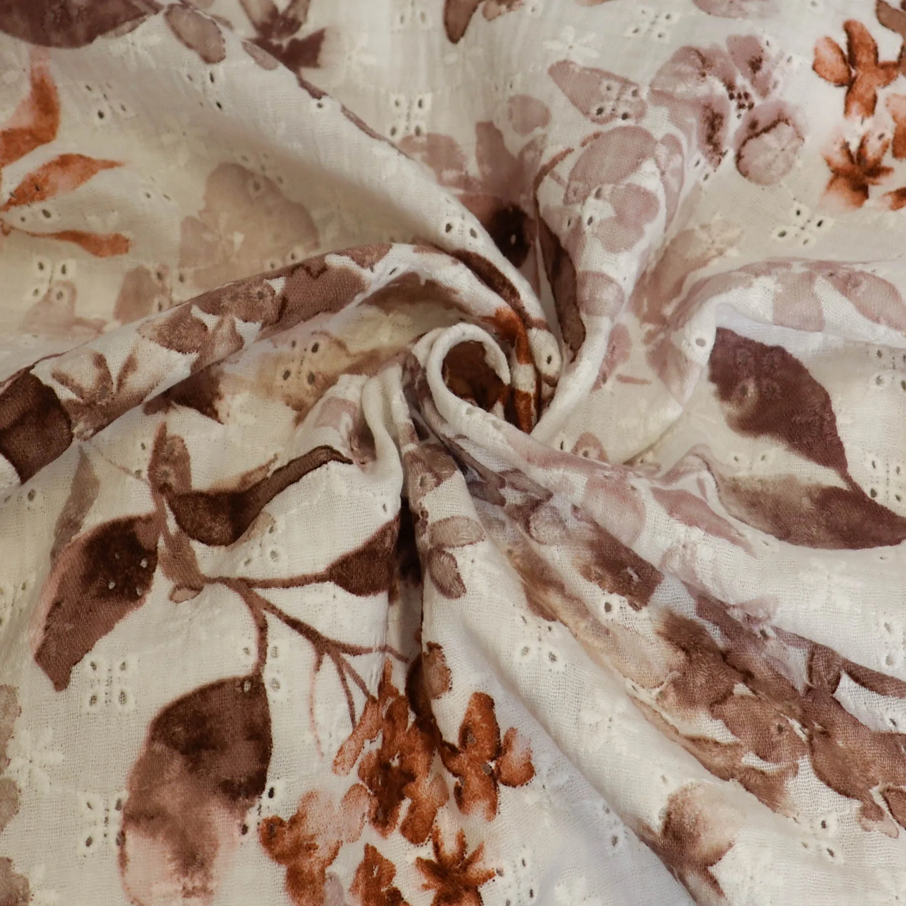 Double gauze met geborduurde bloemen wit met bruine planten