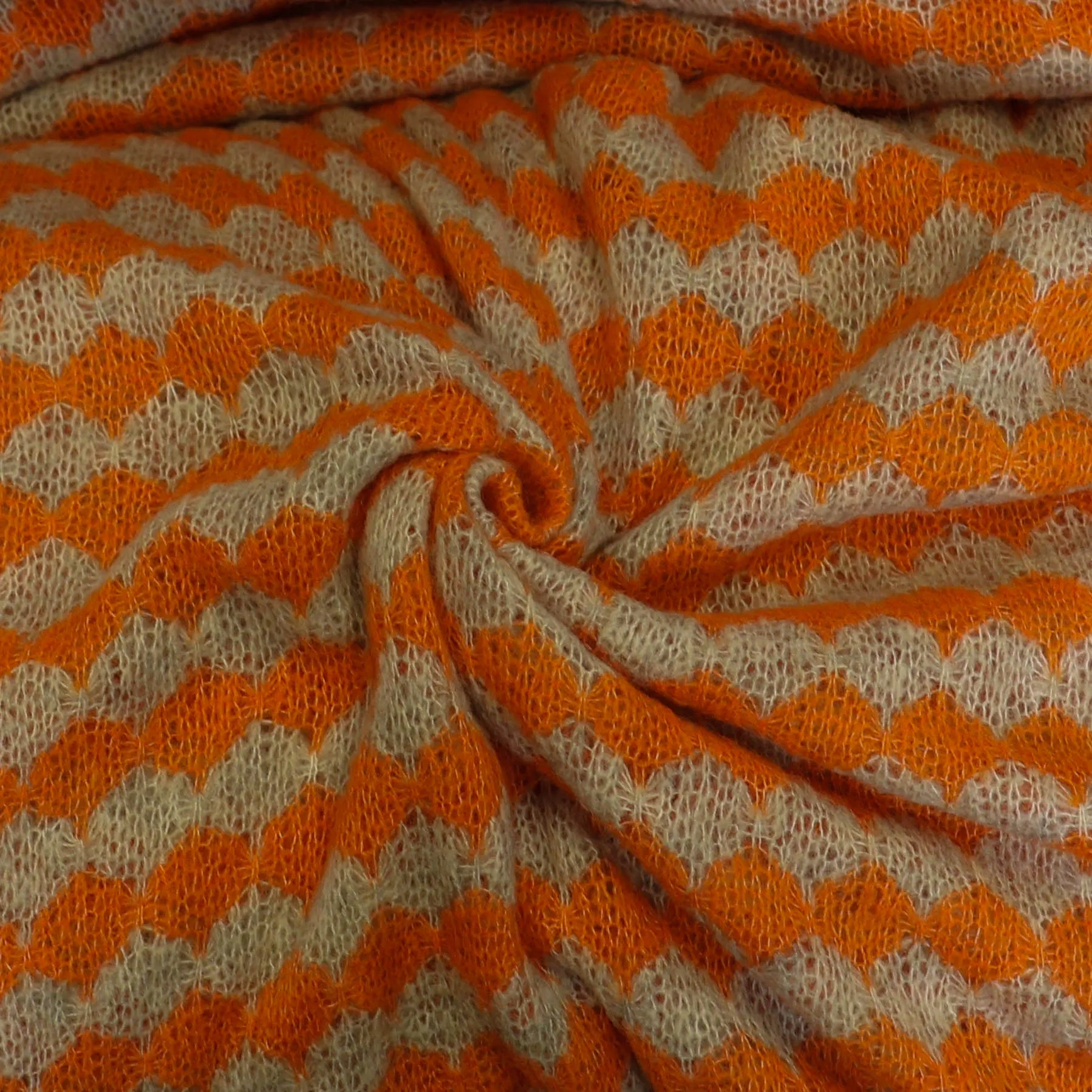 Breistof beige en oranje met ruitpatroon - Burda