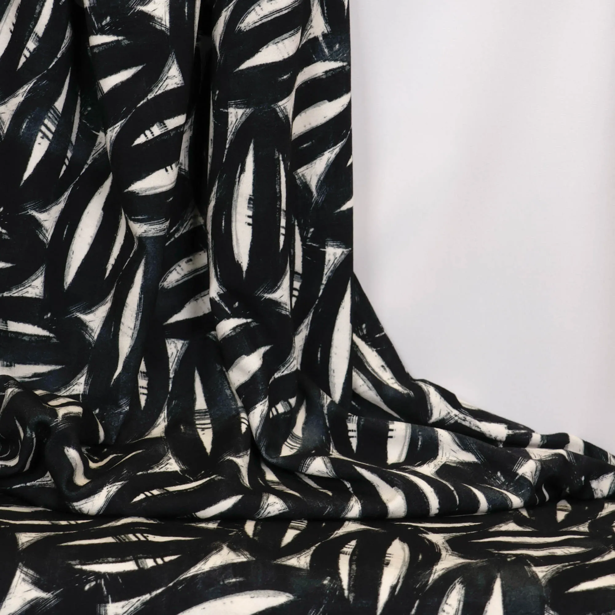 Viscose tricot wit met zwart patroon