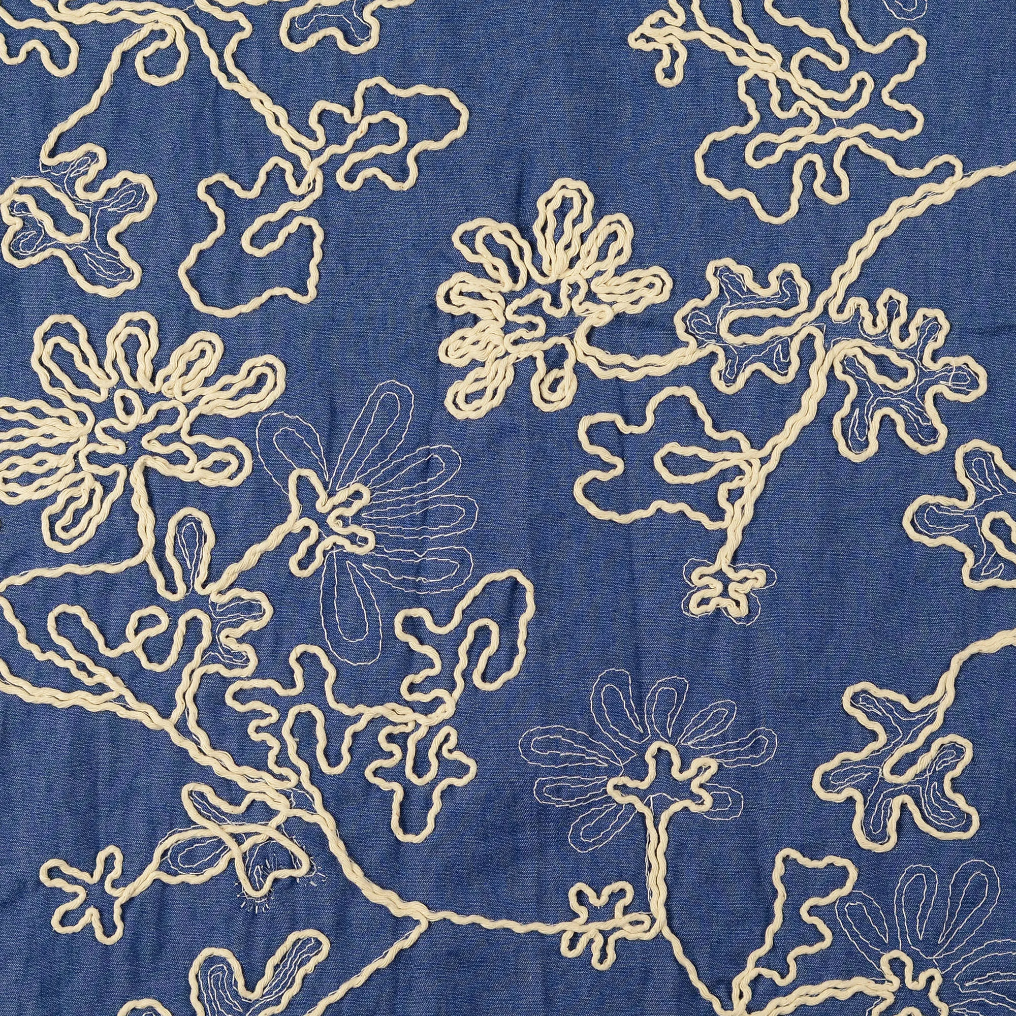 Broderie blauw met bloemen