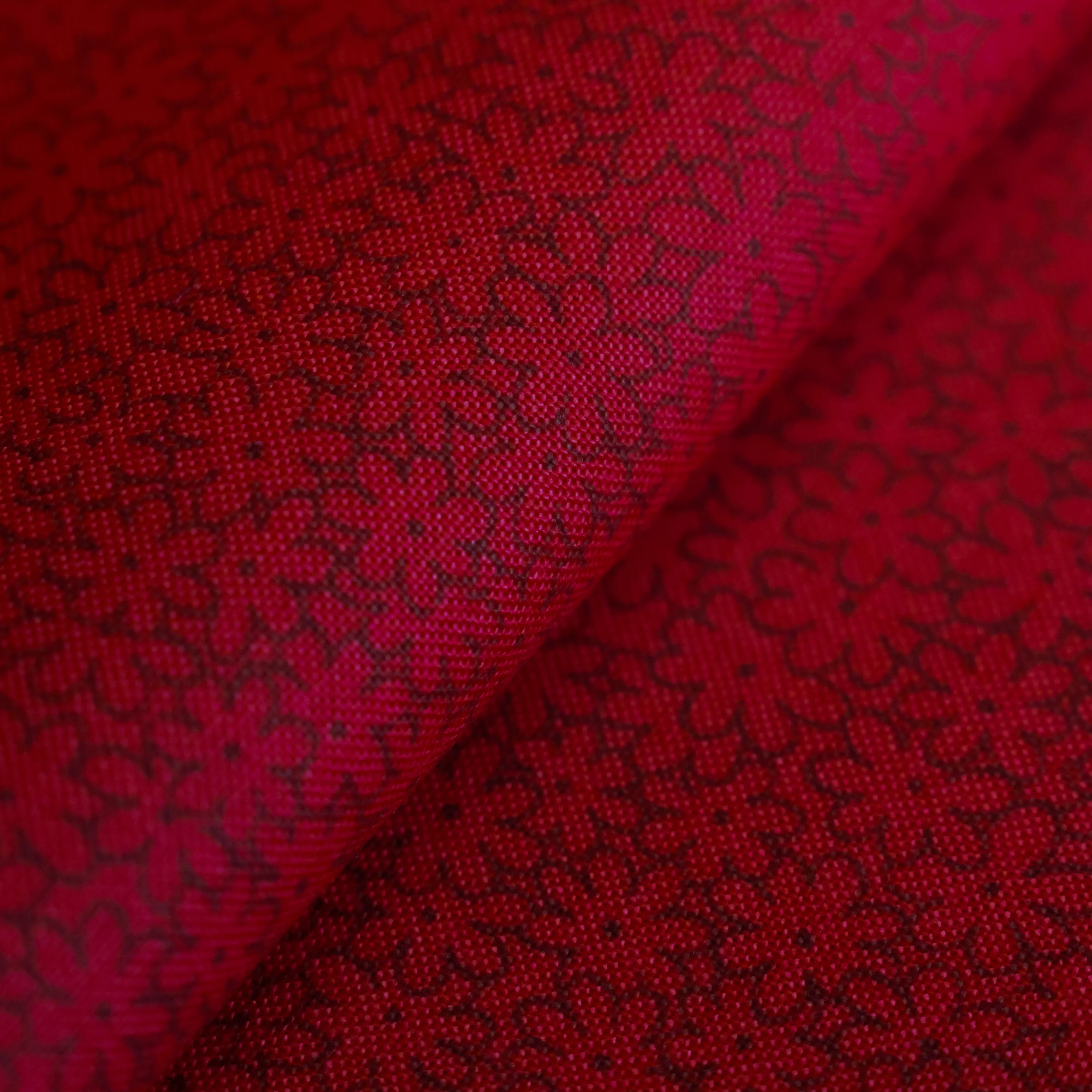 Baumwolle rot mit Blumen