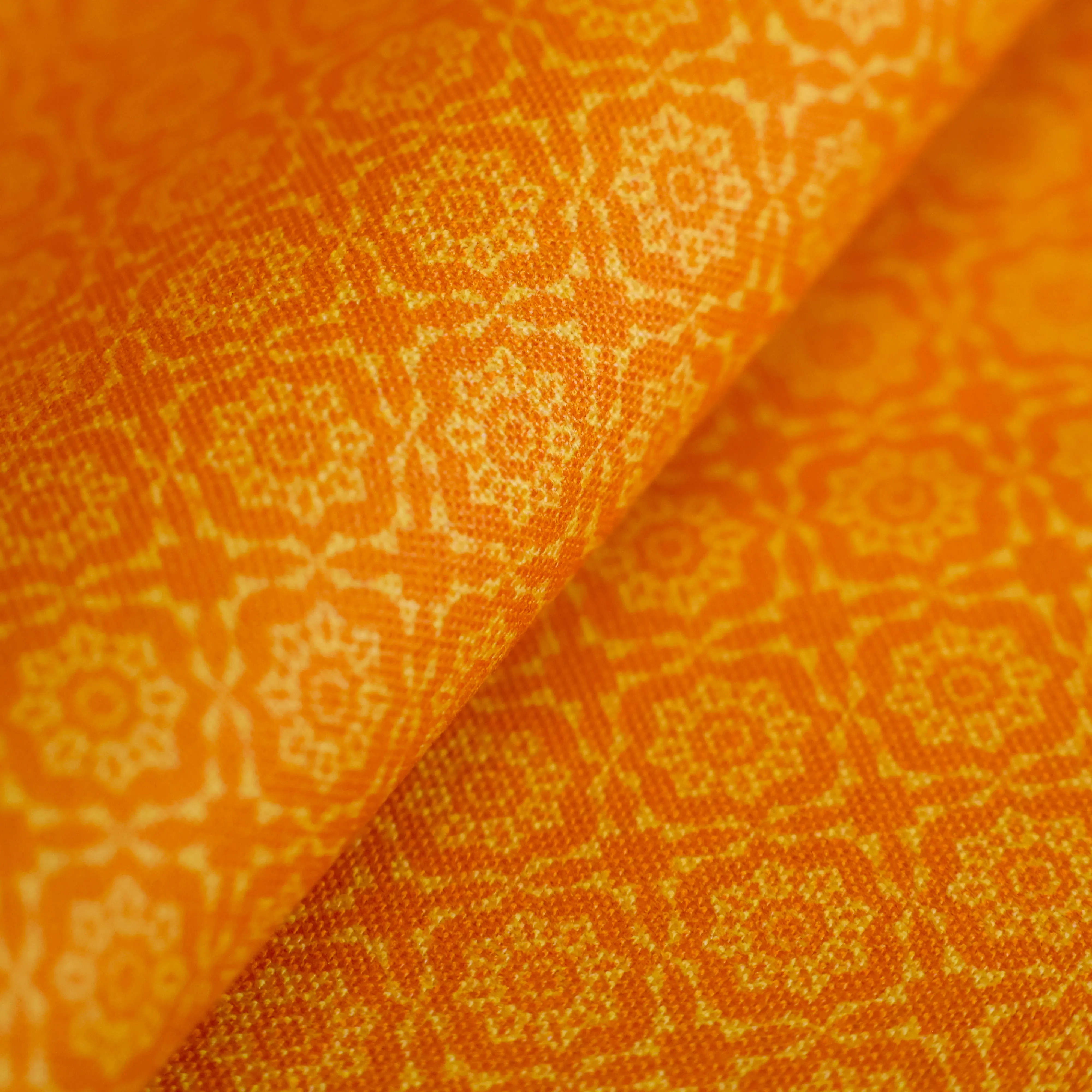 Baumwolle orange mit Blumen