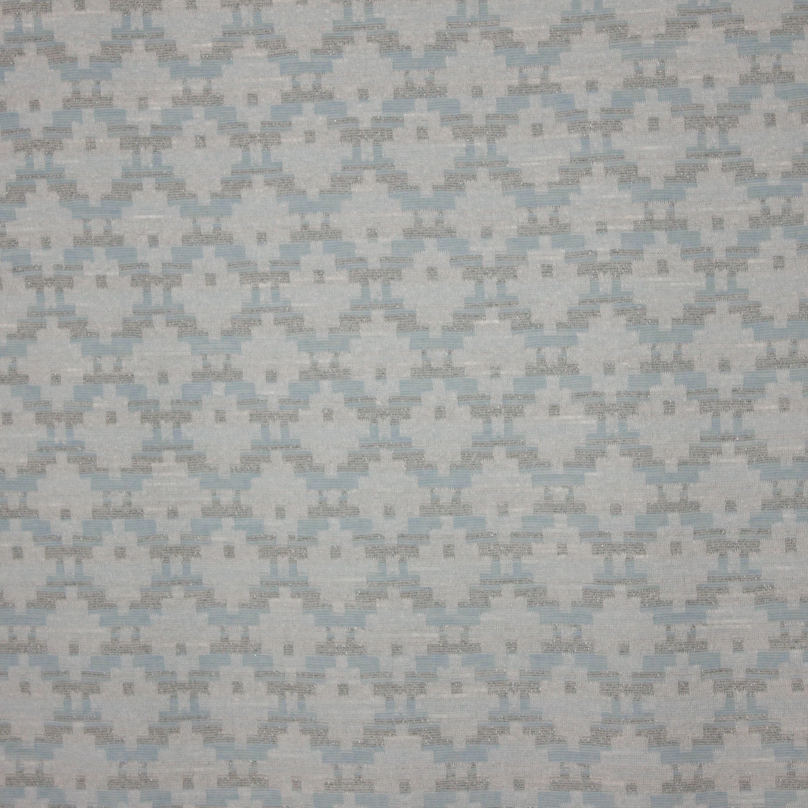 Fijn breitje met geometrische motief in wit, lichtblauw en zilveren glitter