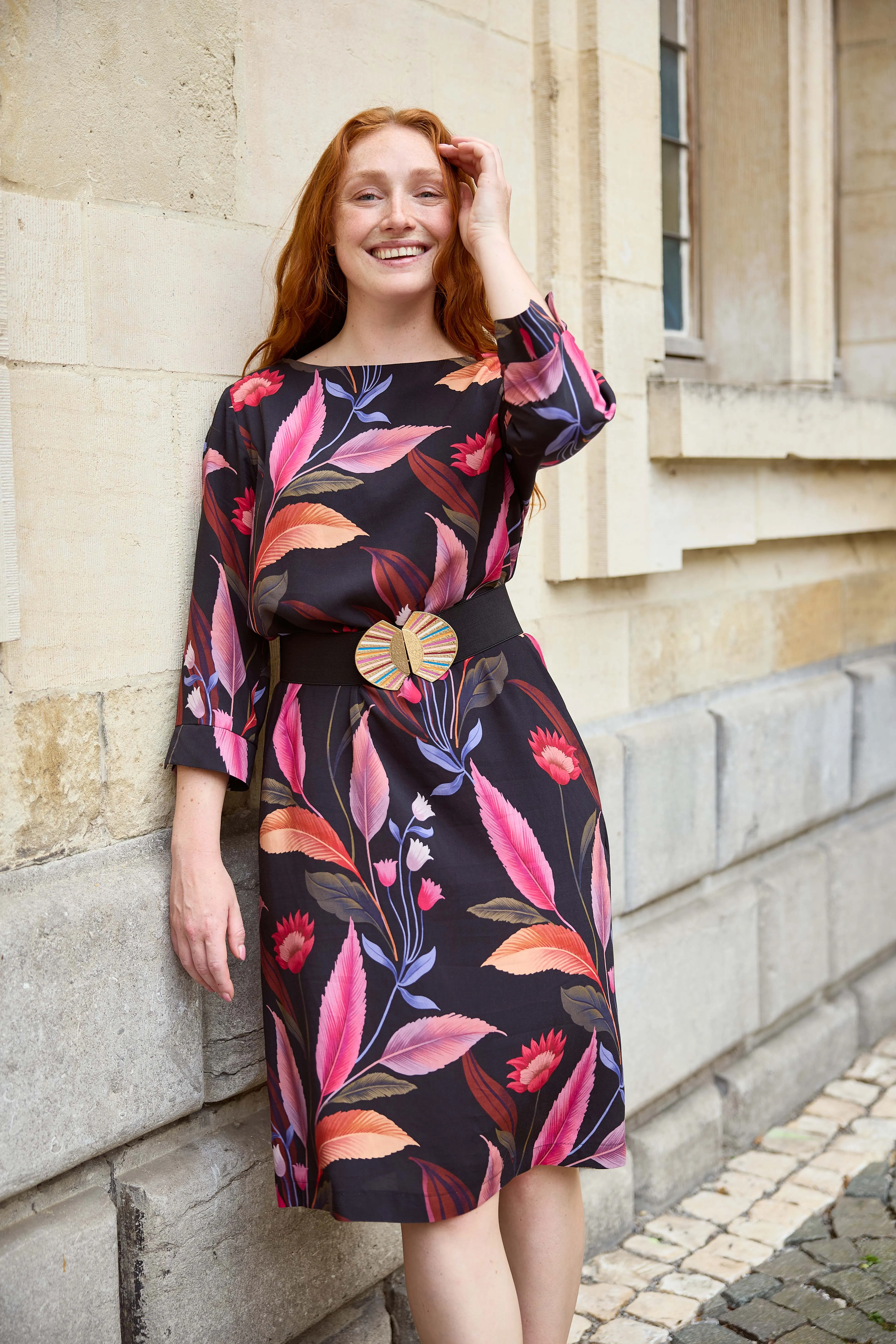 Viscose print zwart met kleurrijke bloemen - Atelier Jupe