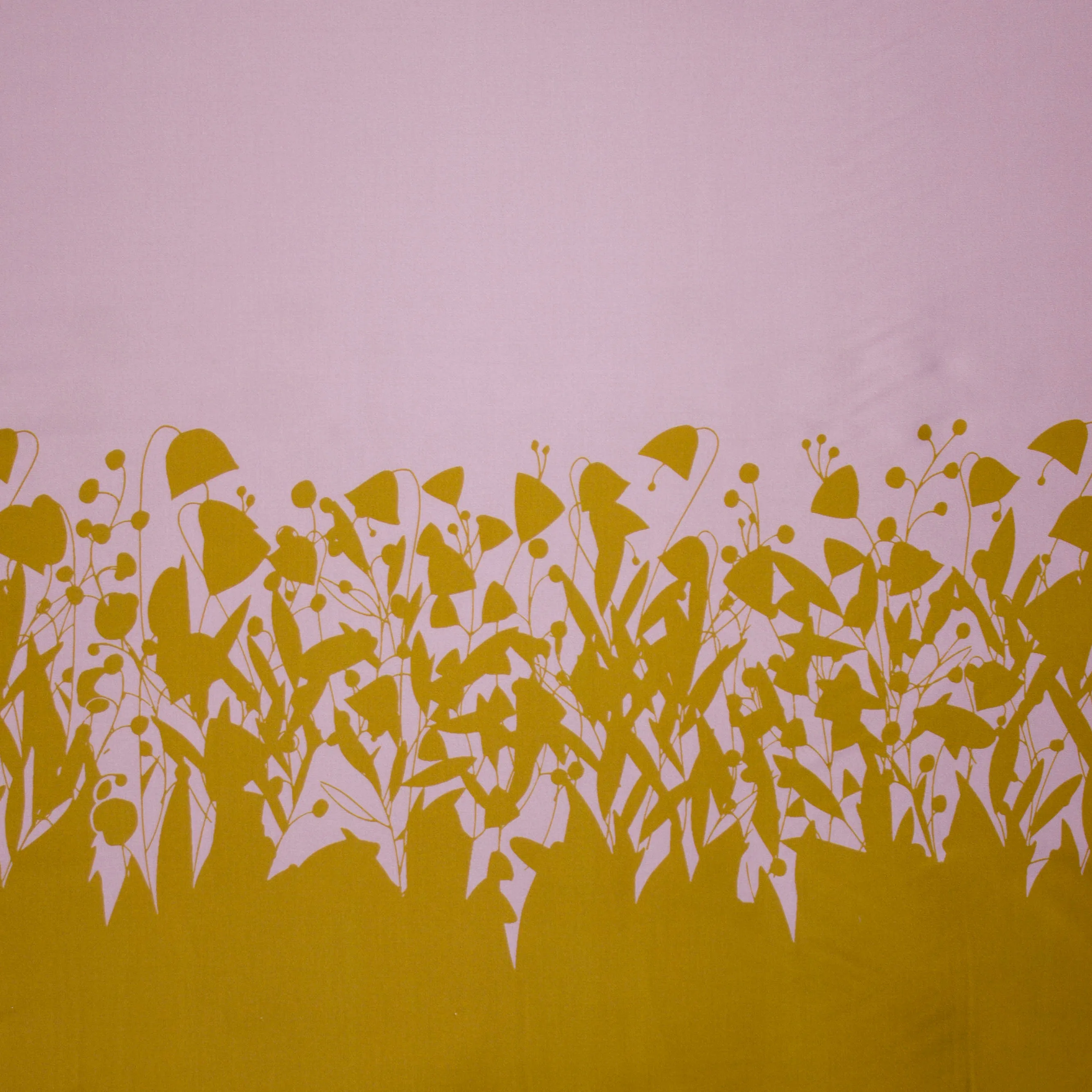 Gesatineerde katoen in roze met okergele bloemenprint - Cherry Picking