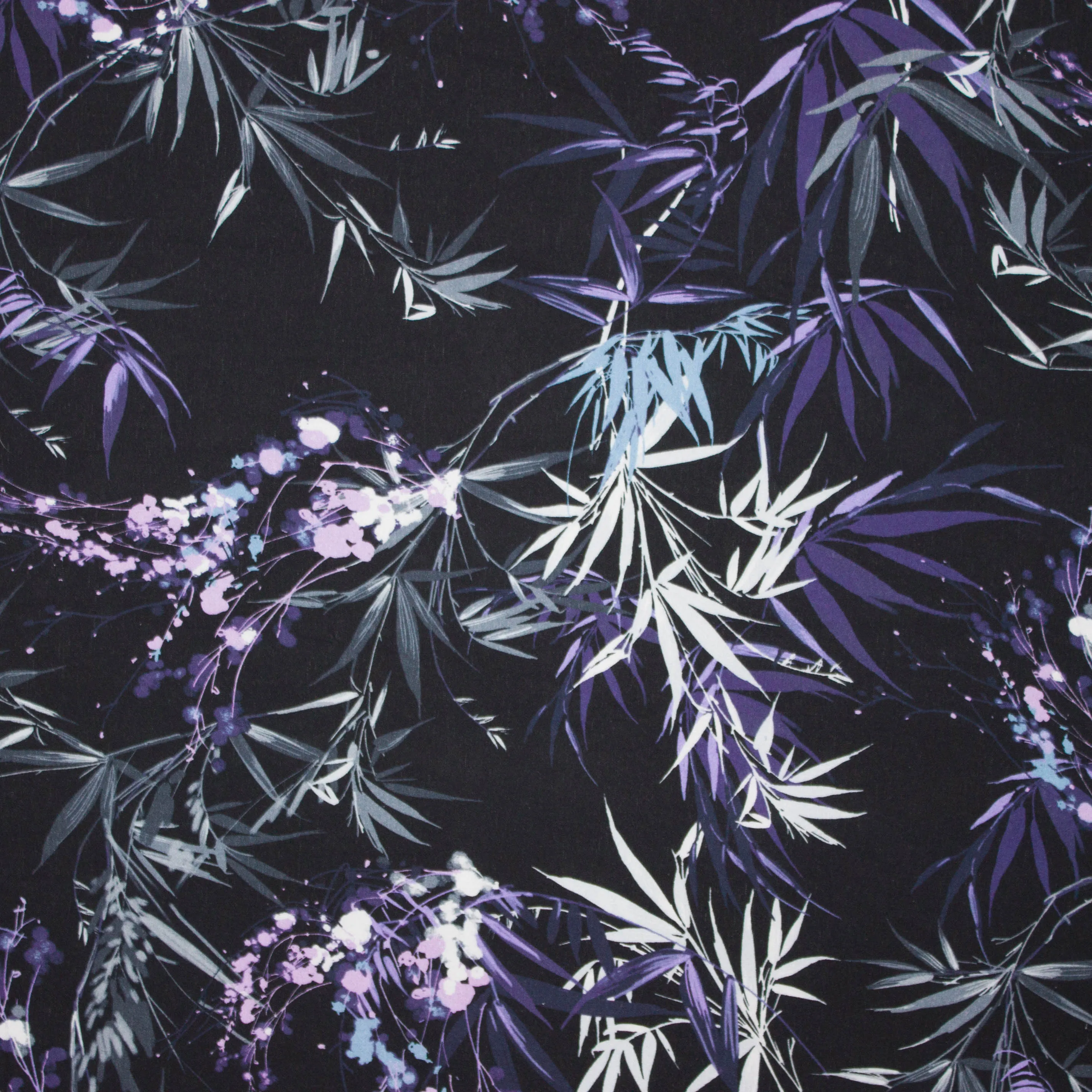 Zwarte viscose met bladeren en bloemen