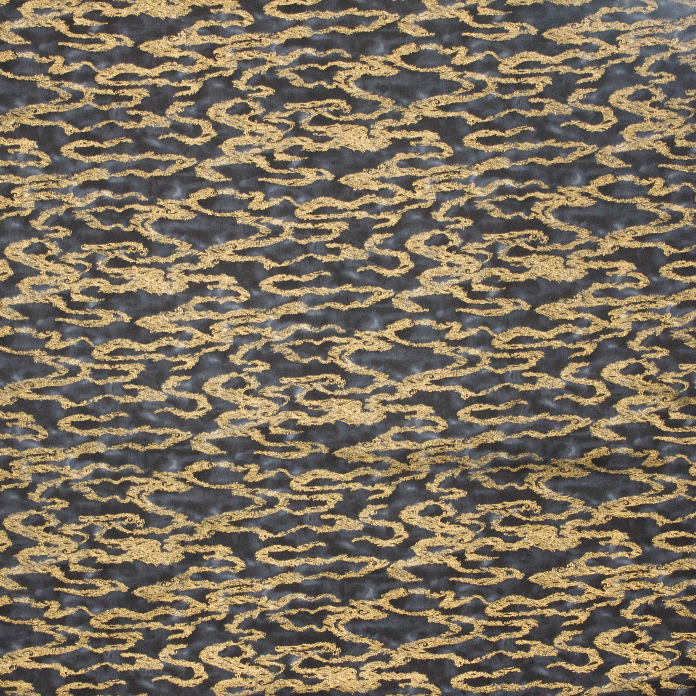 Landschap quilt met donkere wolken en gouddruk
